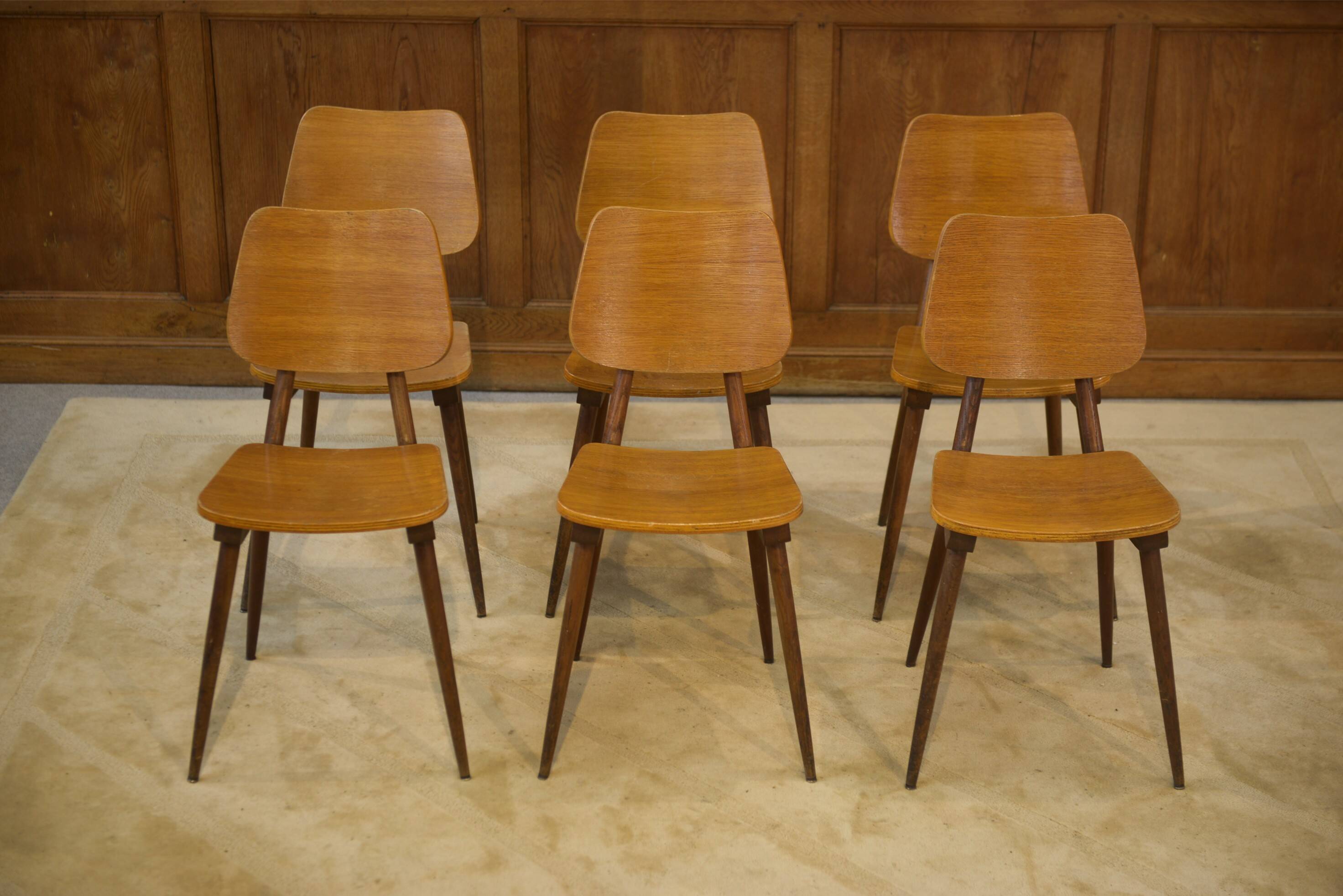 Set of 6 oak chairs from the 1960s.
