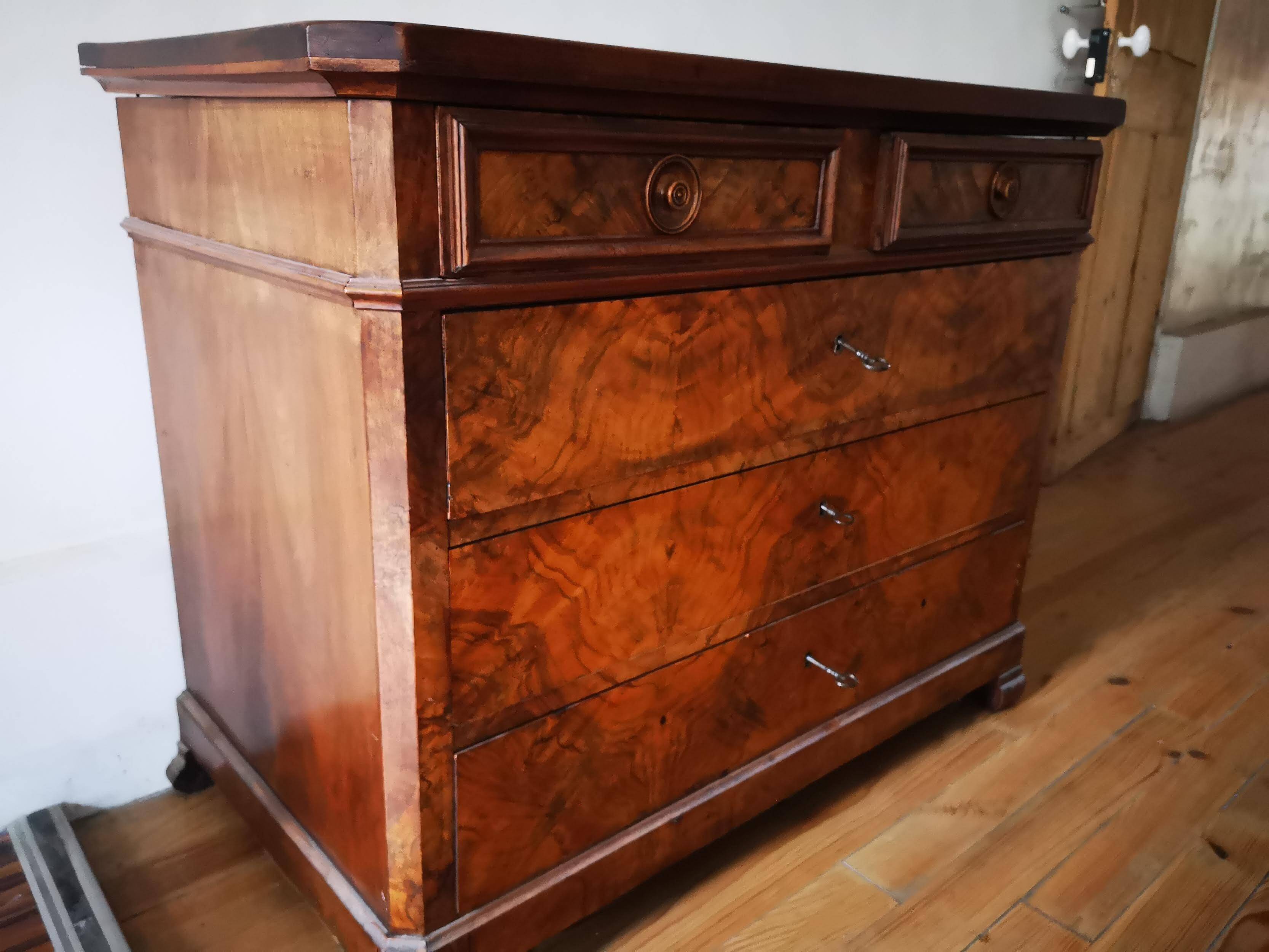 Louis-Philippe commode in walnut burl, 19th century