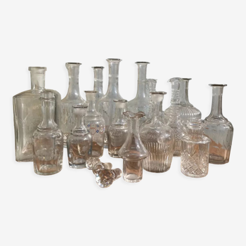 Lot de 13 carafes et flacons