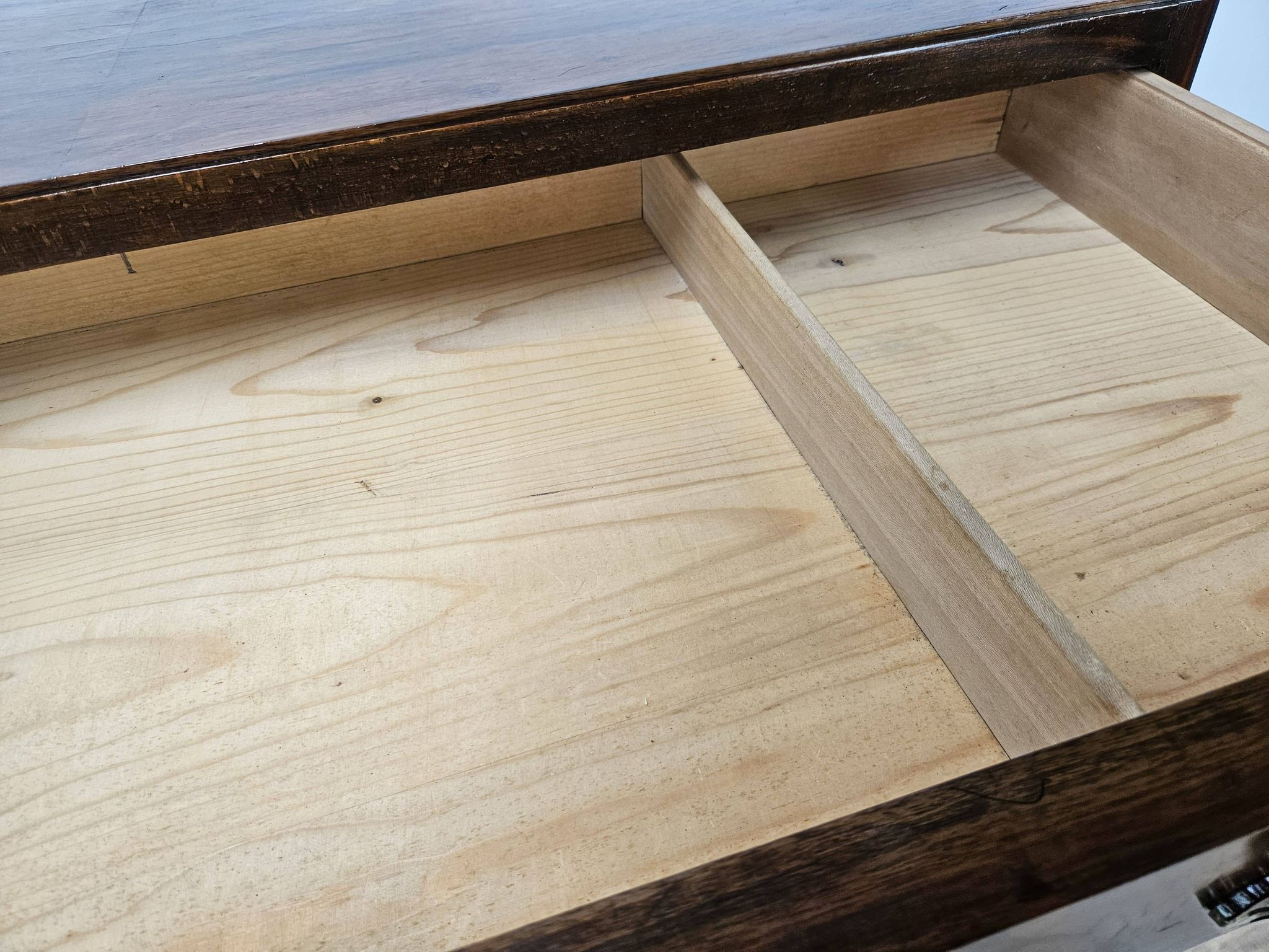 Art Decò chest of drawers from the 1940s in mahogany and briar