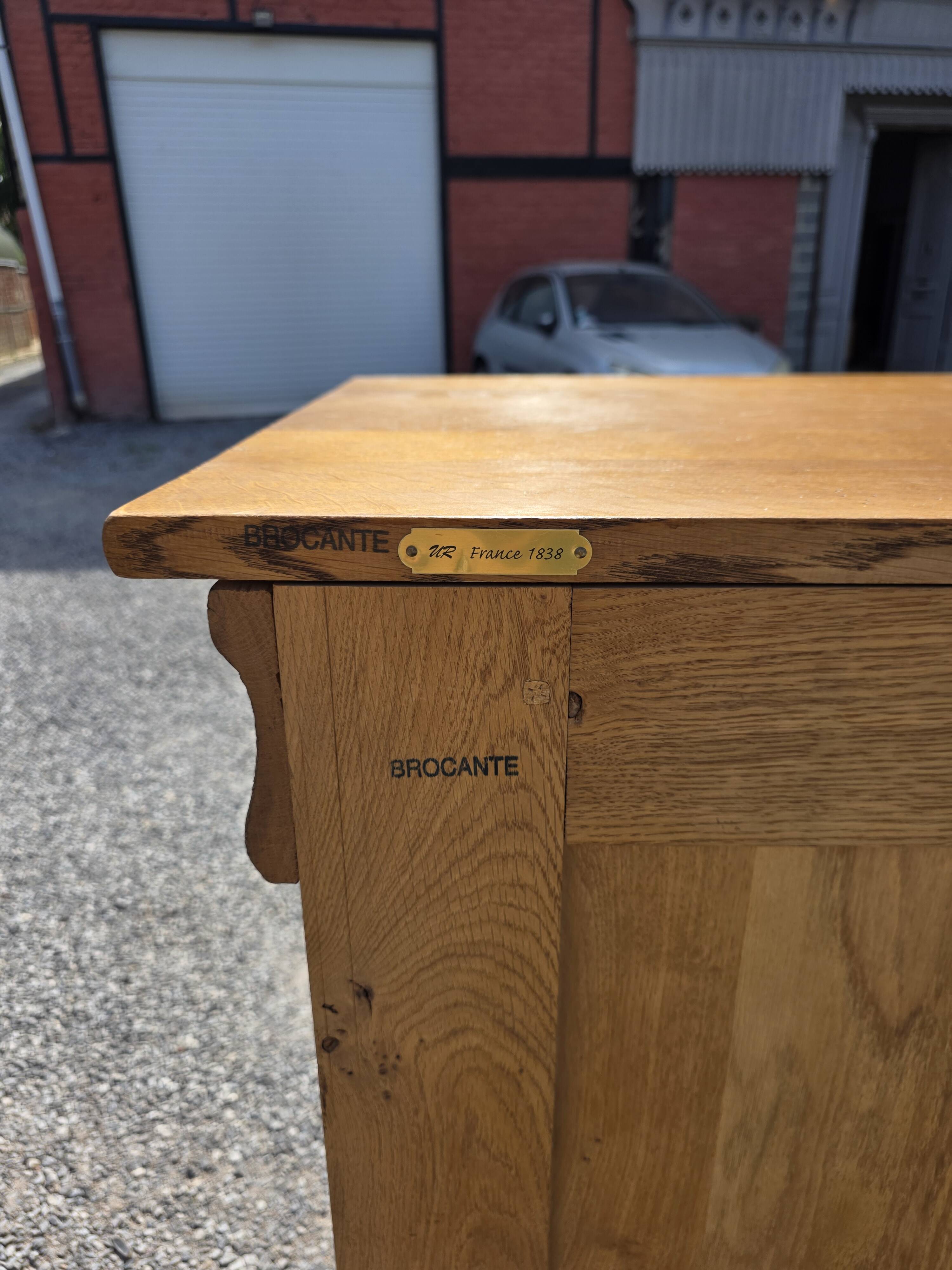Louis Philippe buffet in solid oak.