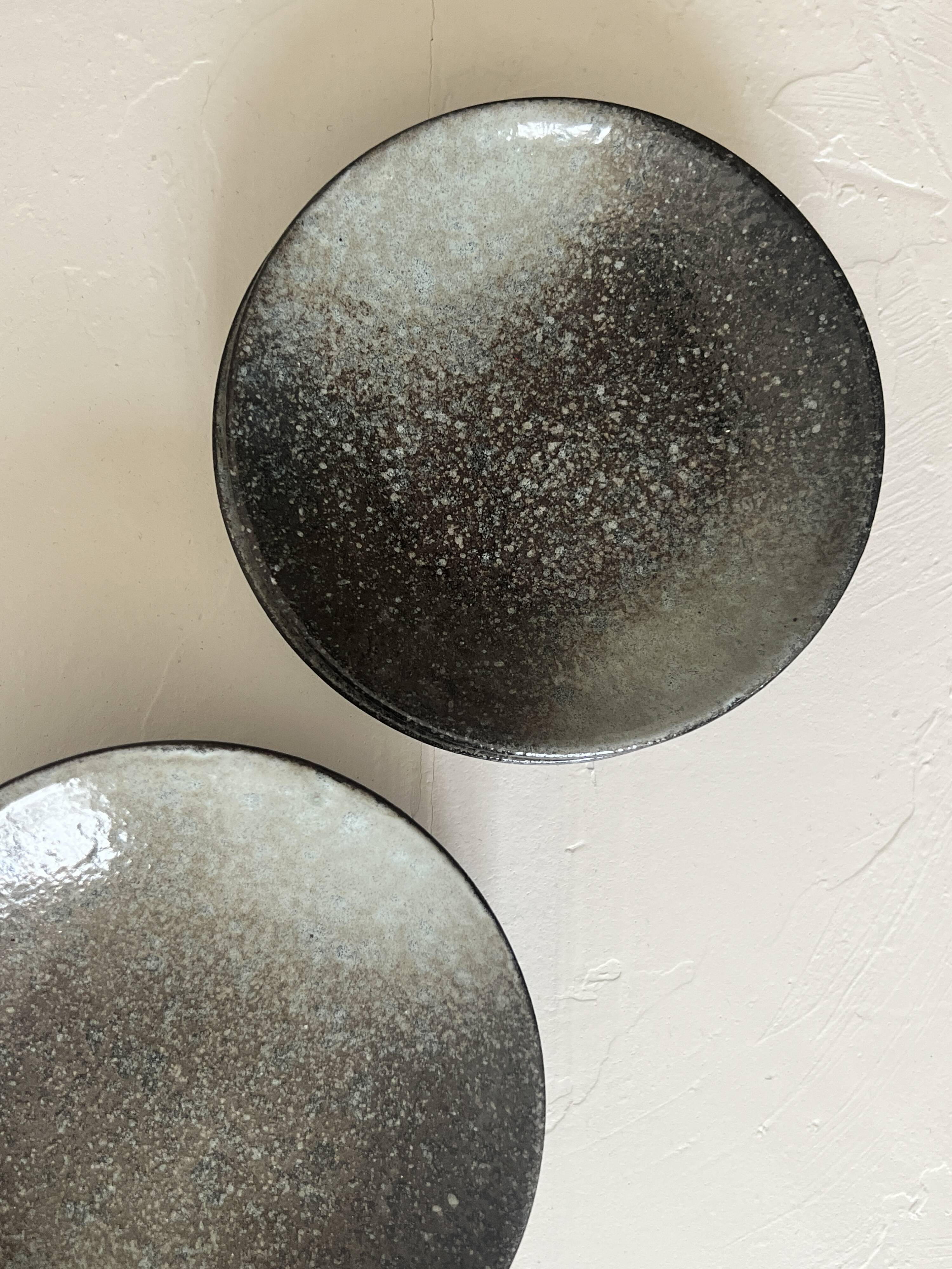 Handmade round ceramic bowls made of Japanese stoneware.