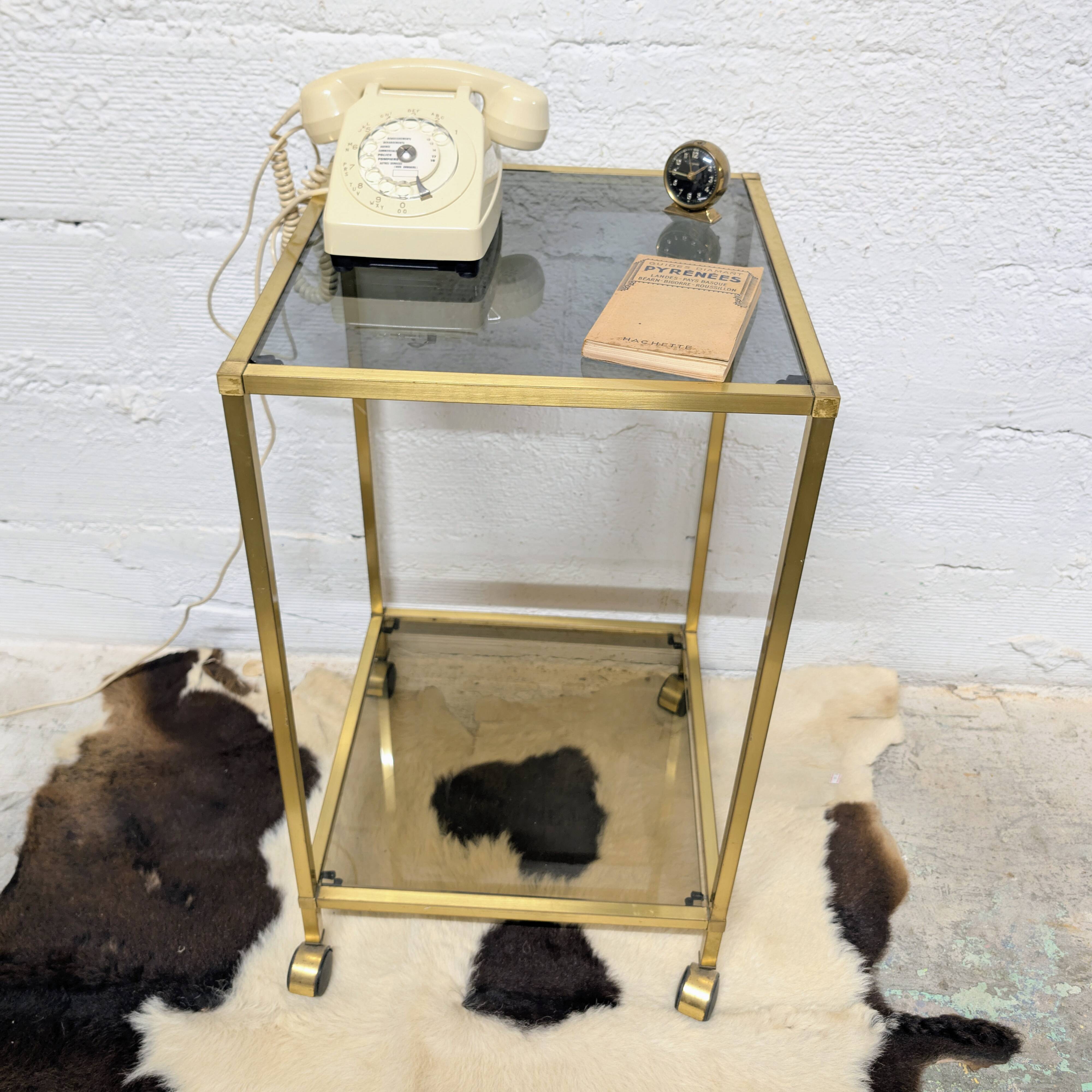 Vintage rolling table in brass and smoked glass