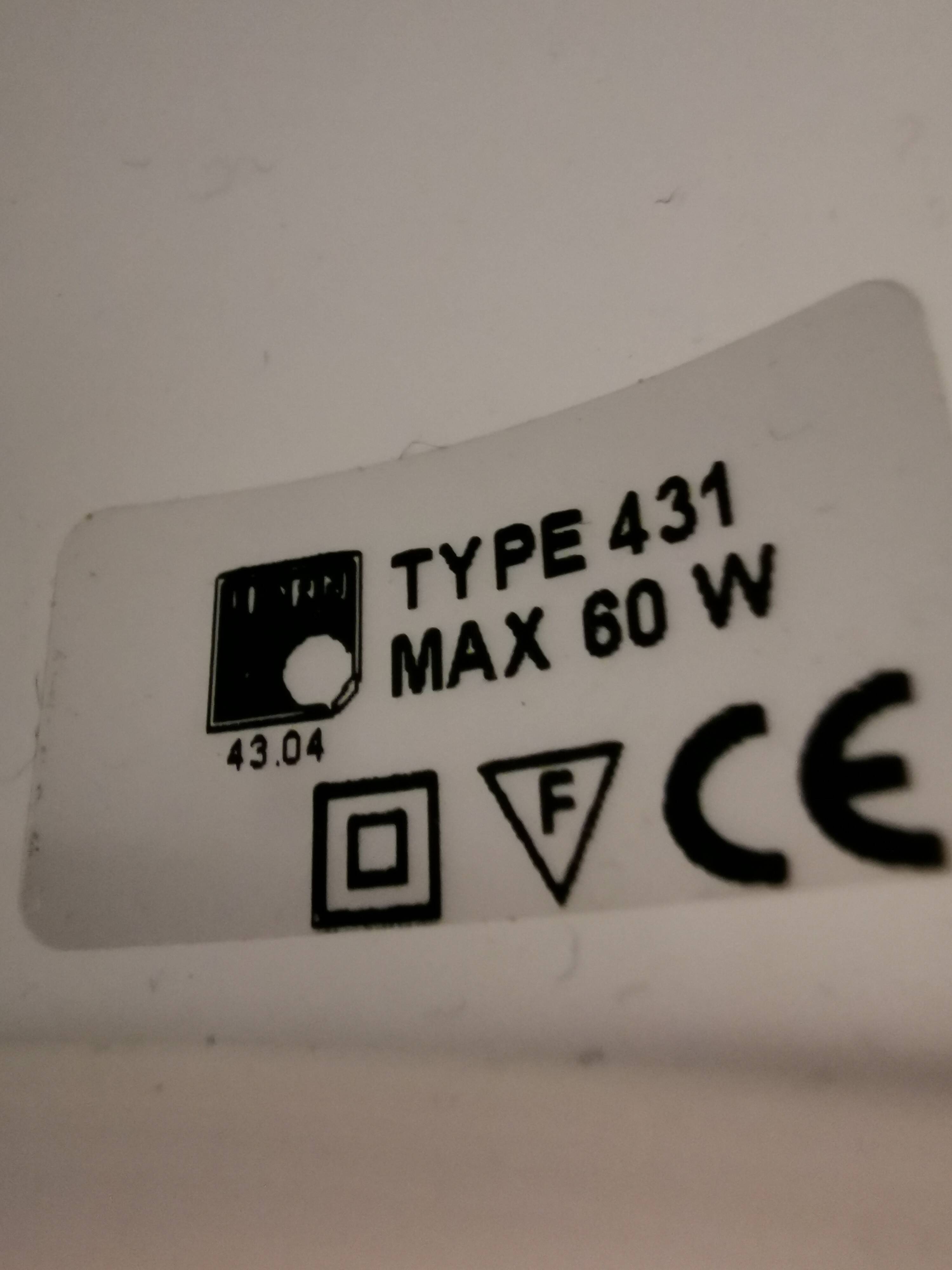 Classic table lamps in white lacquered metal from Danish Horn lighting 1980-90s.