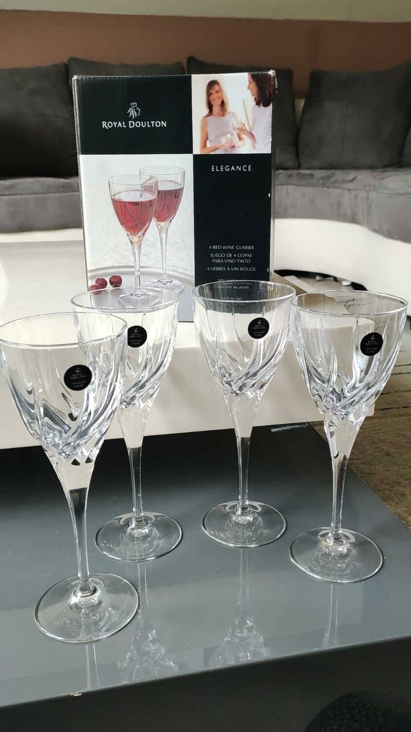 Set of 4 large red wine glasses/Royal Doulton Elegance. Made from high quality lead crystal. High 21 cm. New with box