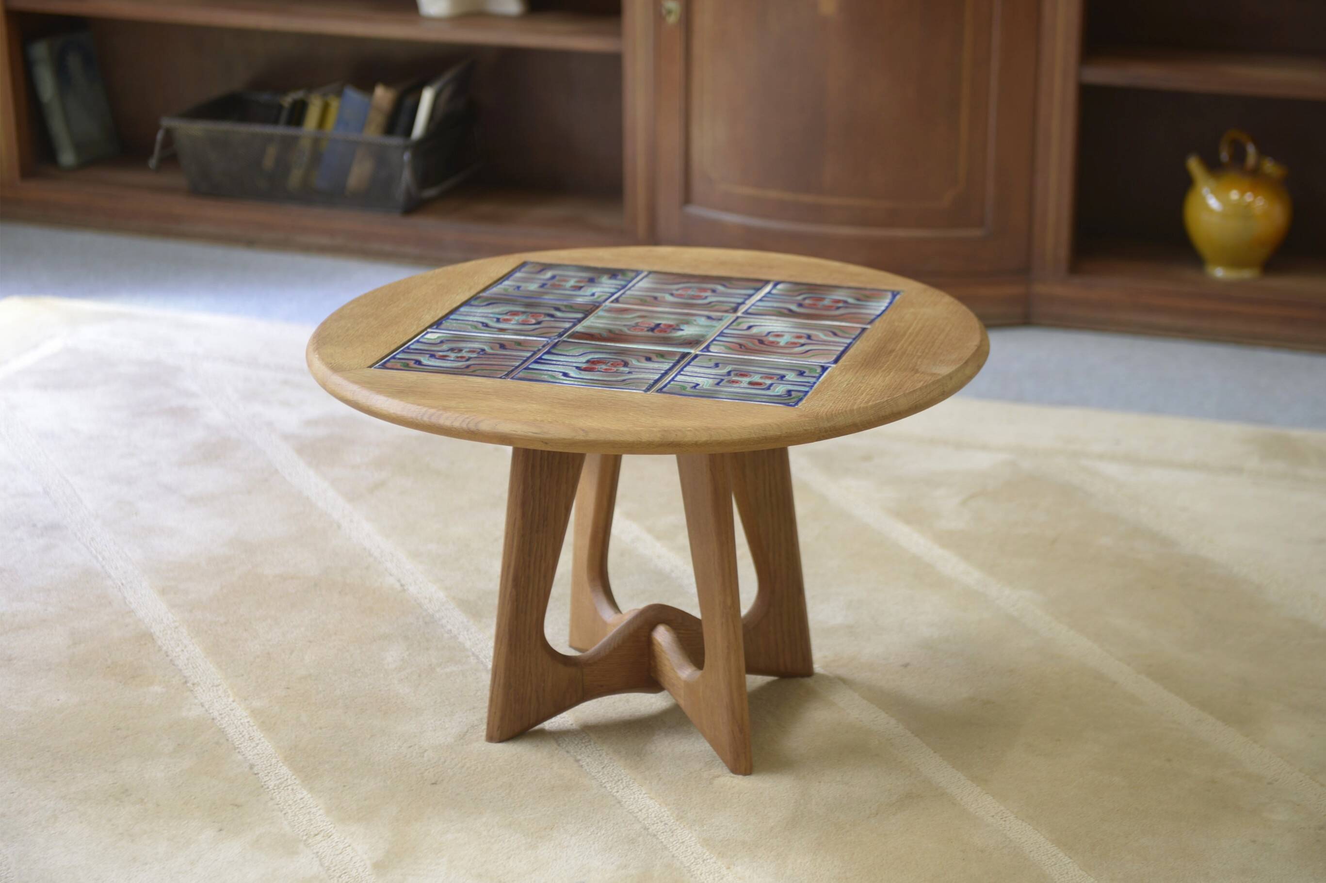 Guéridon/coffee table in oak by Guillerme and Chambron and ceramic by Danikowski for Votre Maison 1950s.