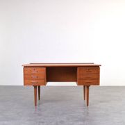 Bureau exécutif en teck danois des années 1960.