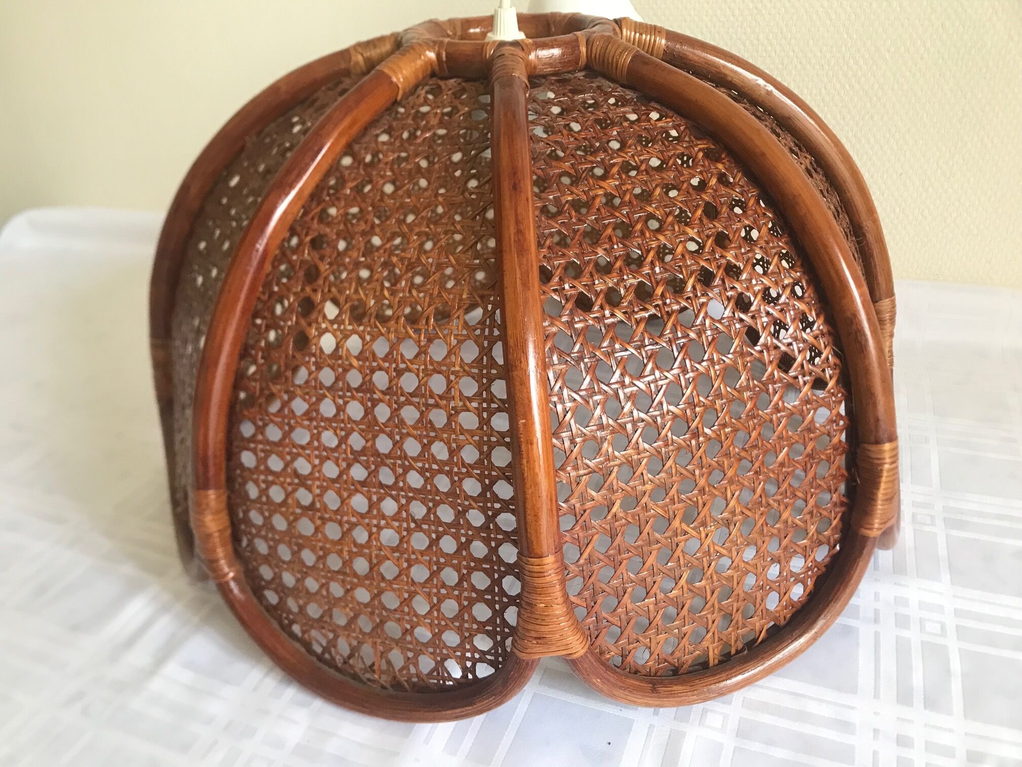 Suspension fleur rotin