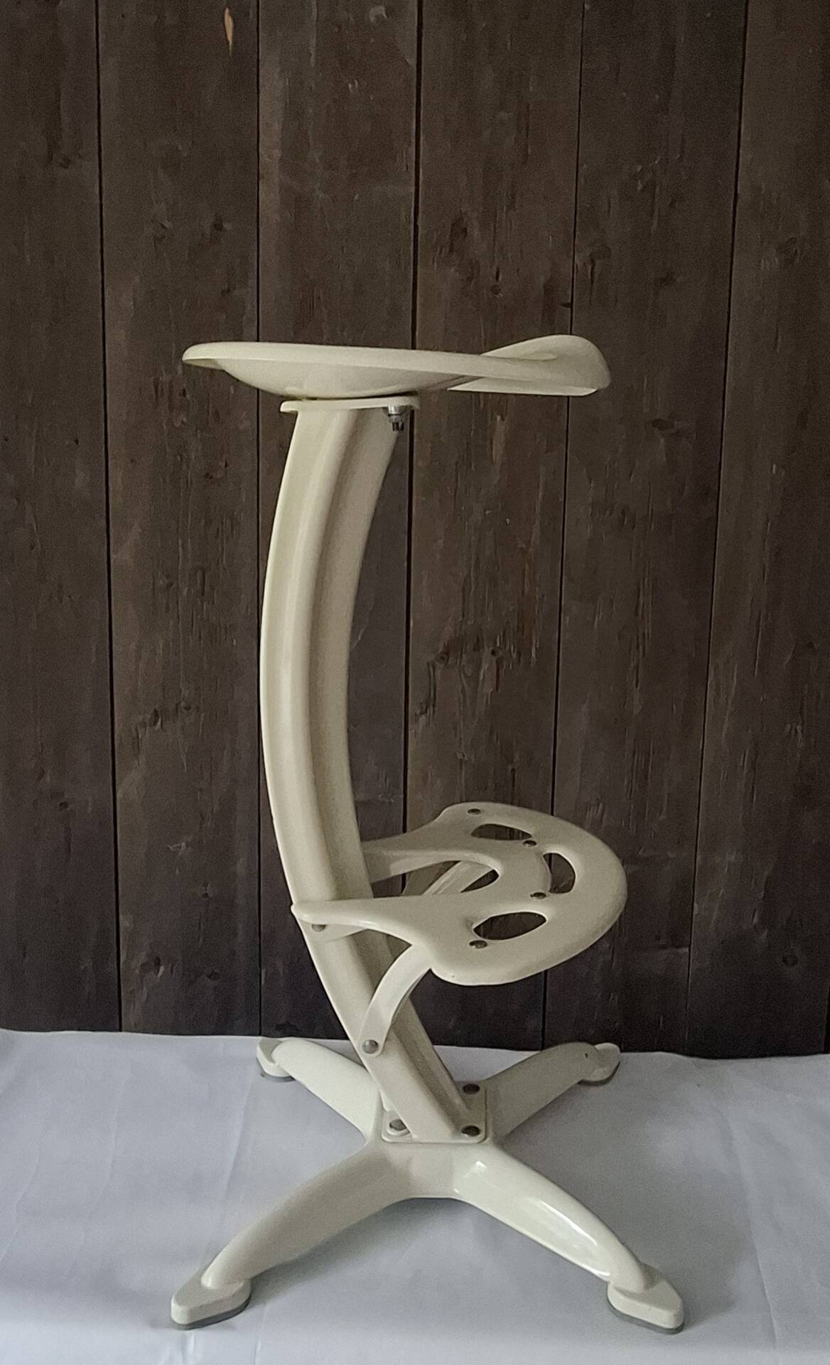Tabouret  Lotus Yasu Sasamoto  Dulton Co. Ltd.