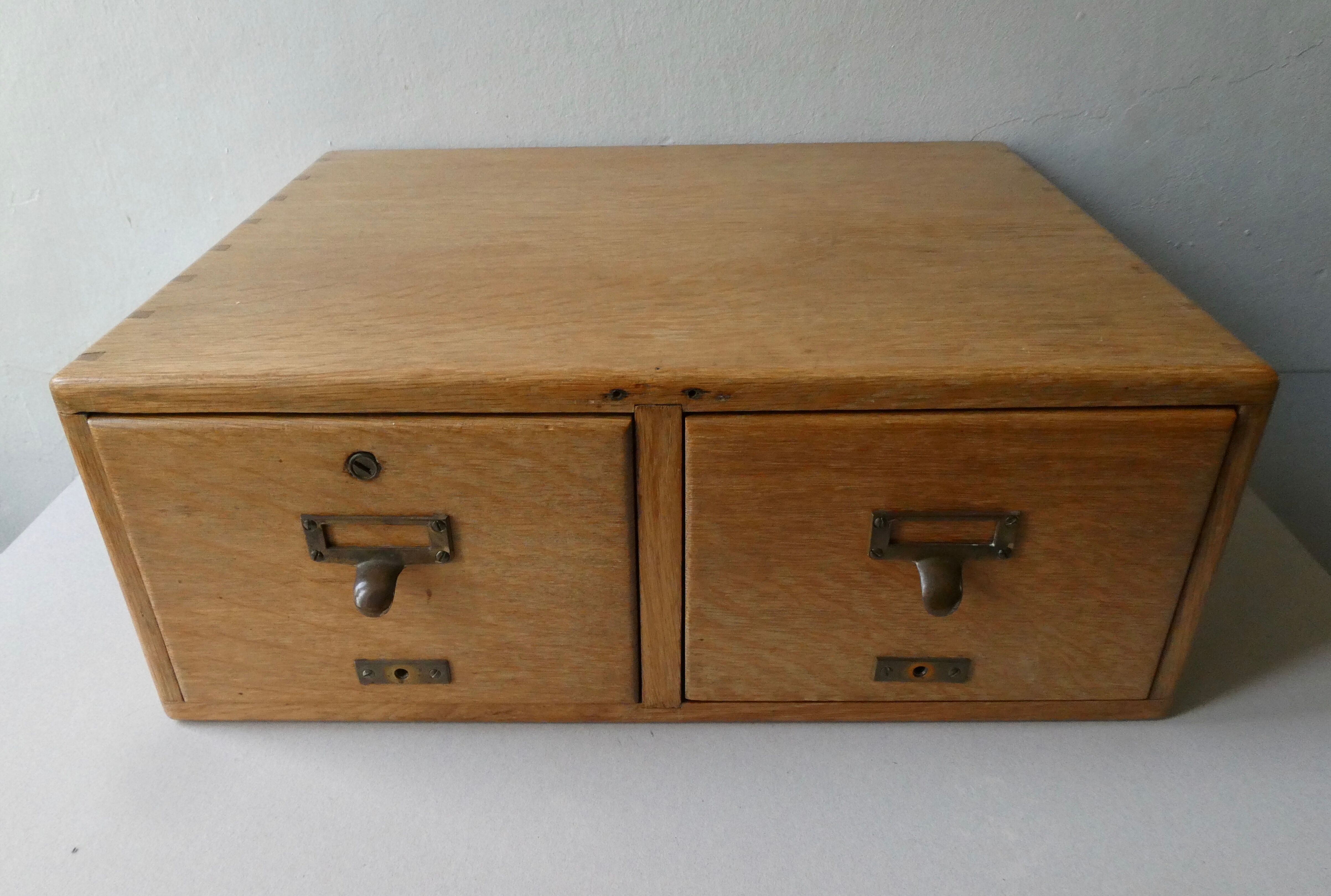 Office furniture, solid wood lockers