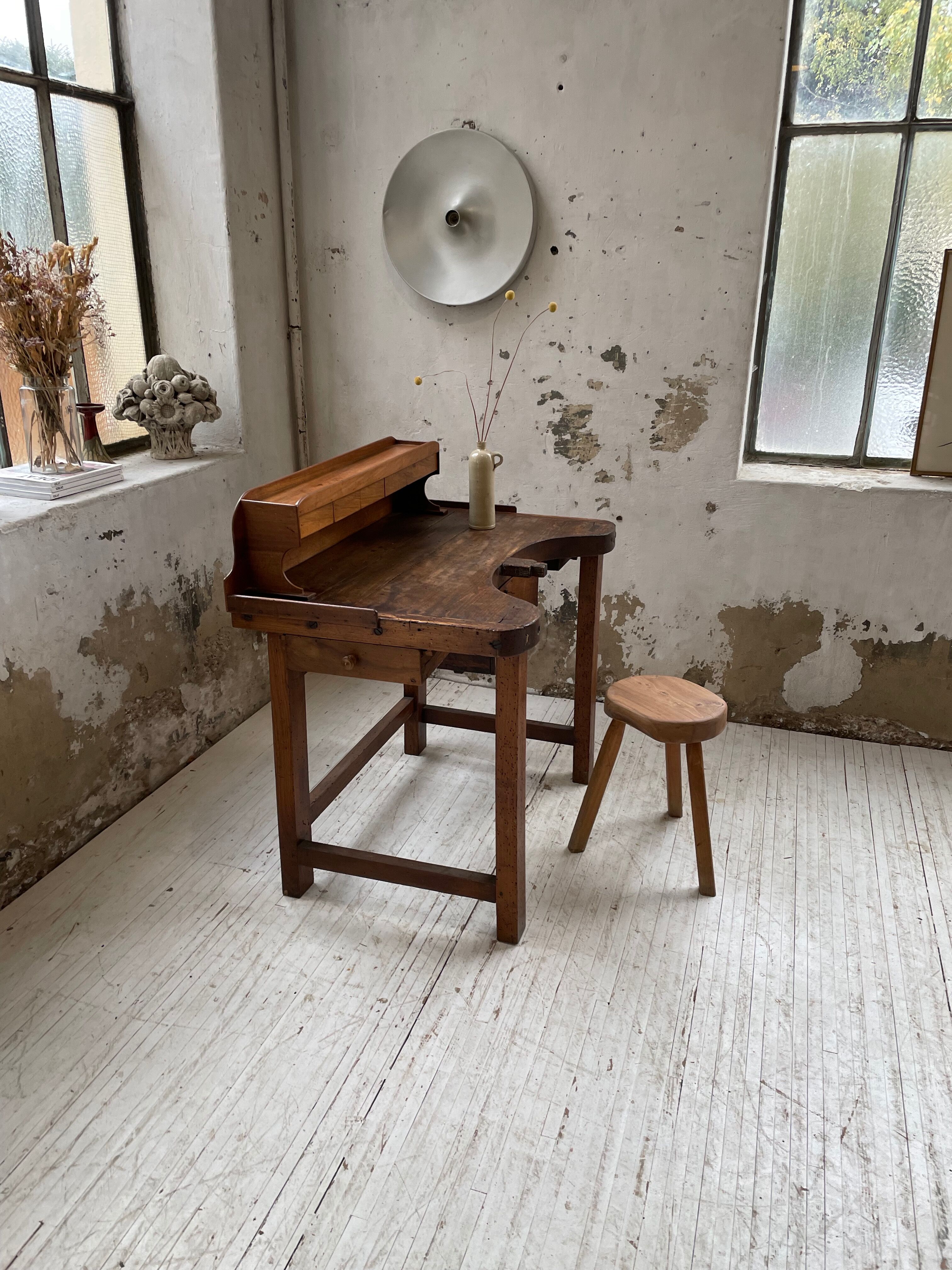 Establishment of jeweler XIXth oak