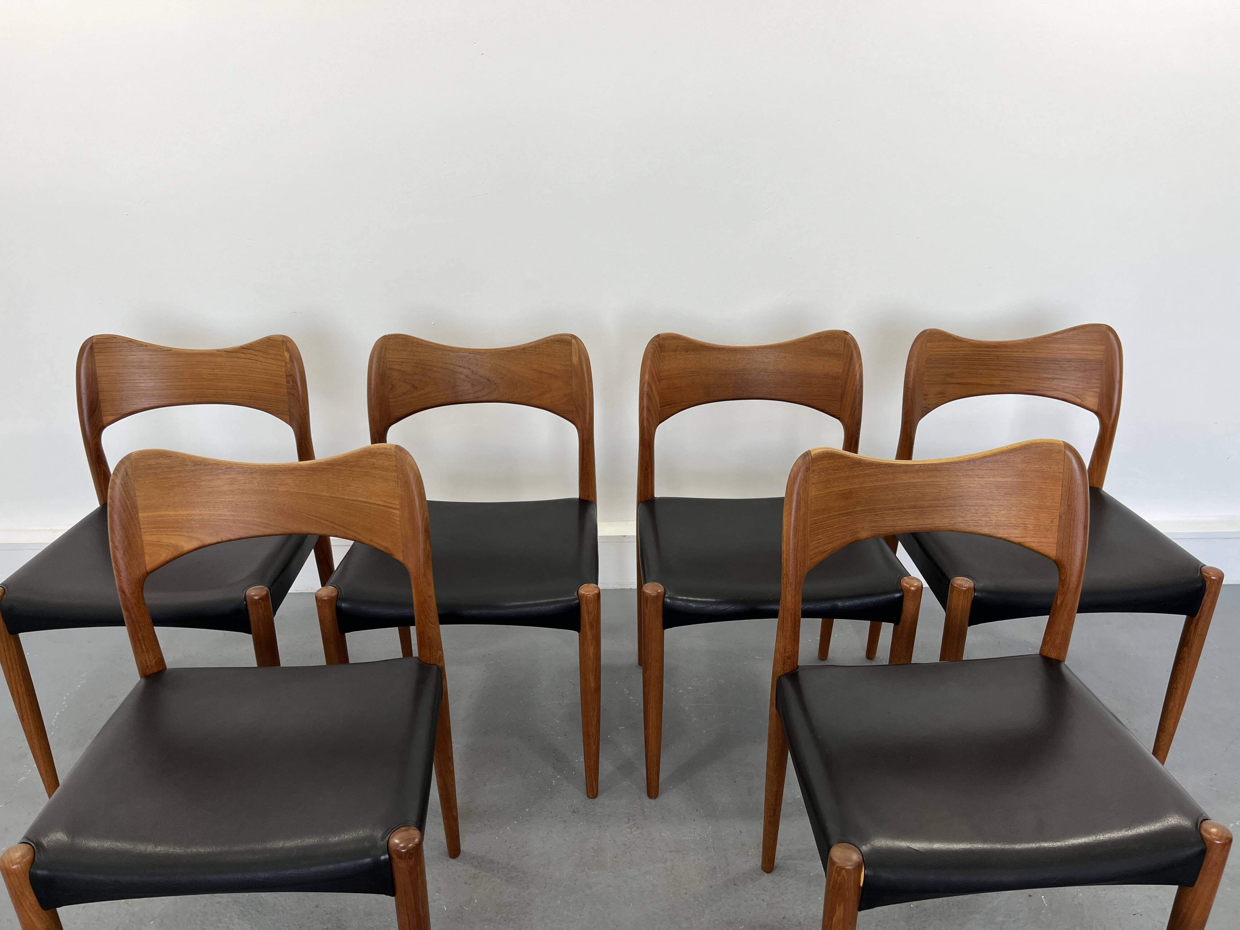 Set of 6 model 71 teak dining chairs by Niels O Møller for JL Møllers 1950s