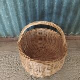 Round wicker basket