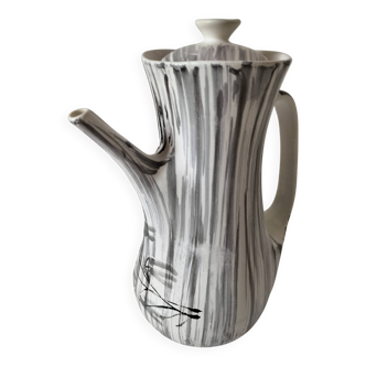 Niderviller coffee pot with kitten decoration – expressive earthenware from the 1950s.