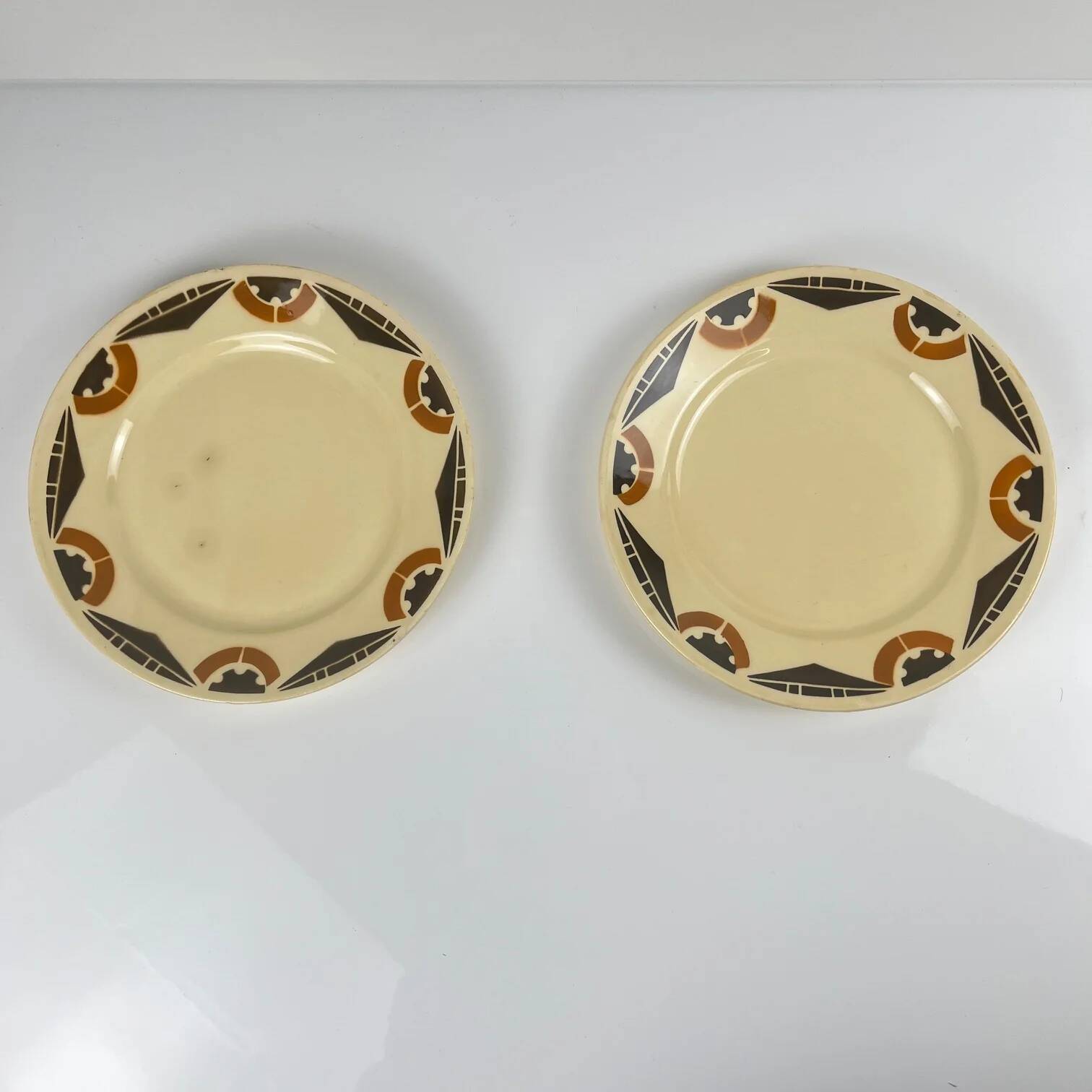 Pair of Art Deco dessert plates Badonviller, 1920/1930