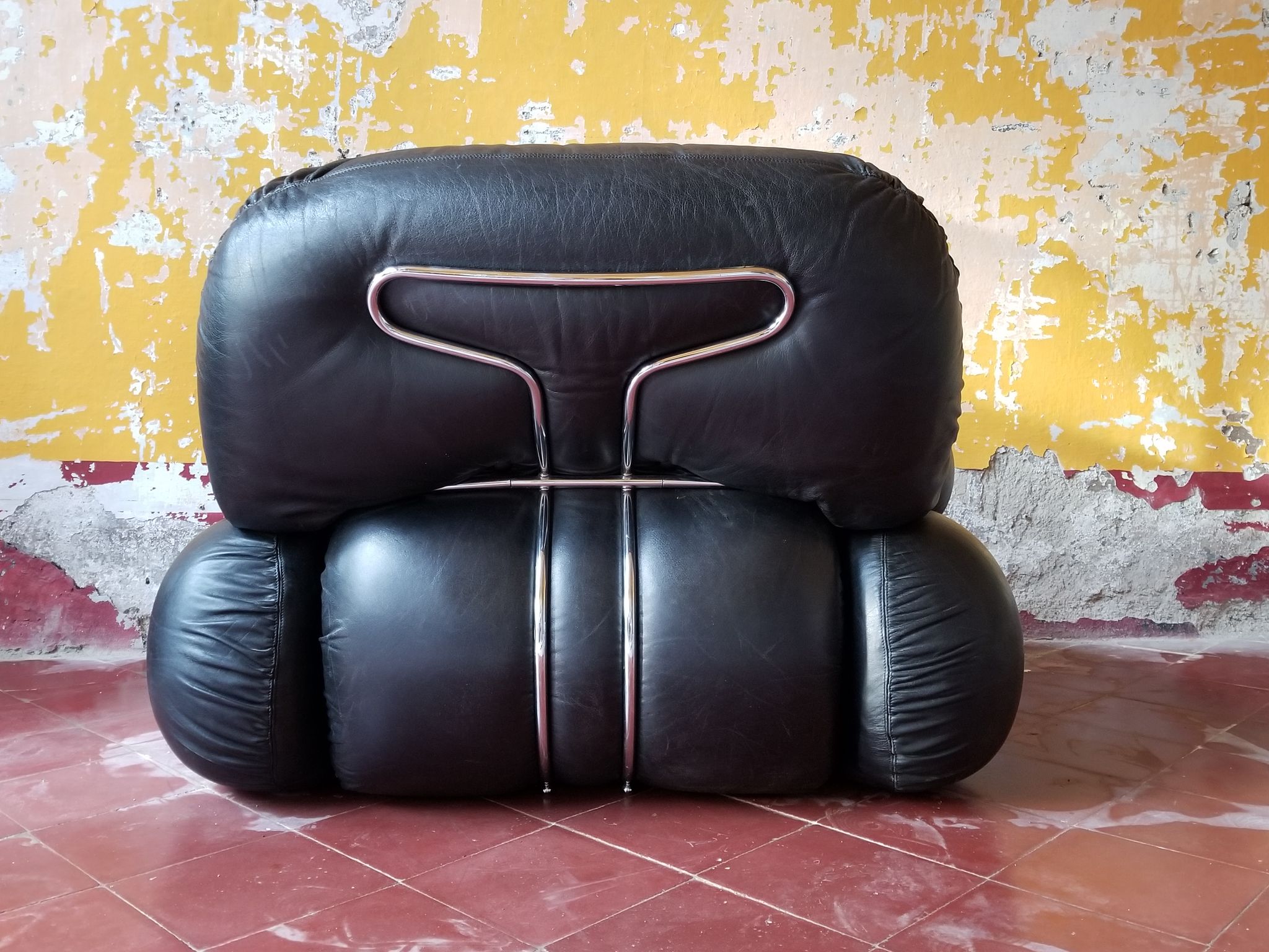 Set of 2 okay black leather lounge chairs by Adriano Piazzesi, 1970
