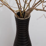 Vase en terre brun et or