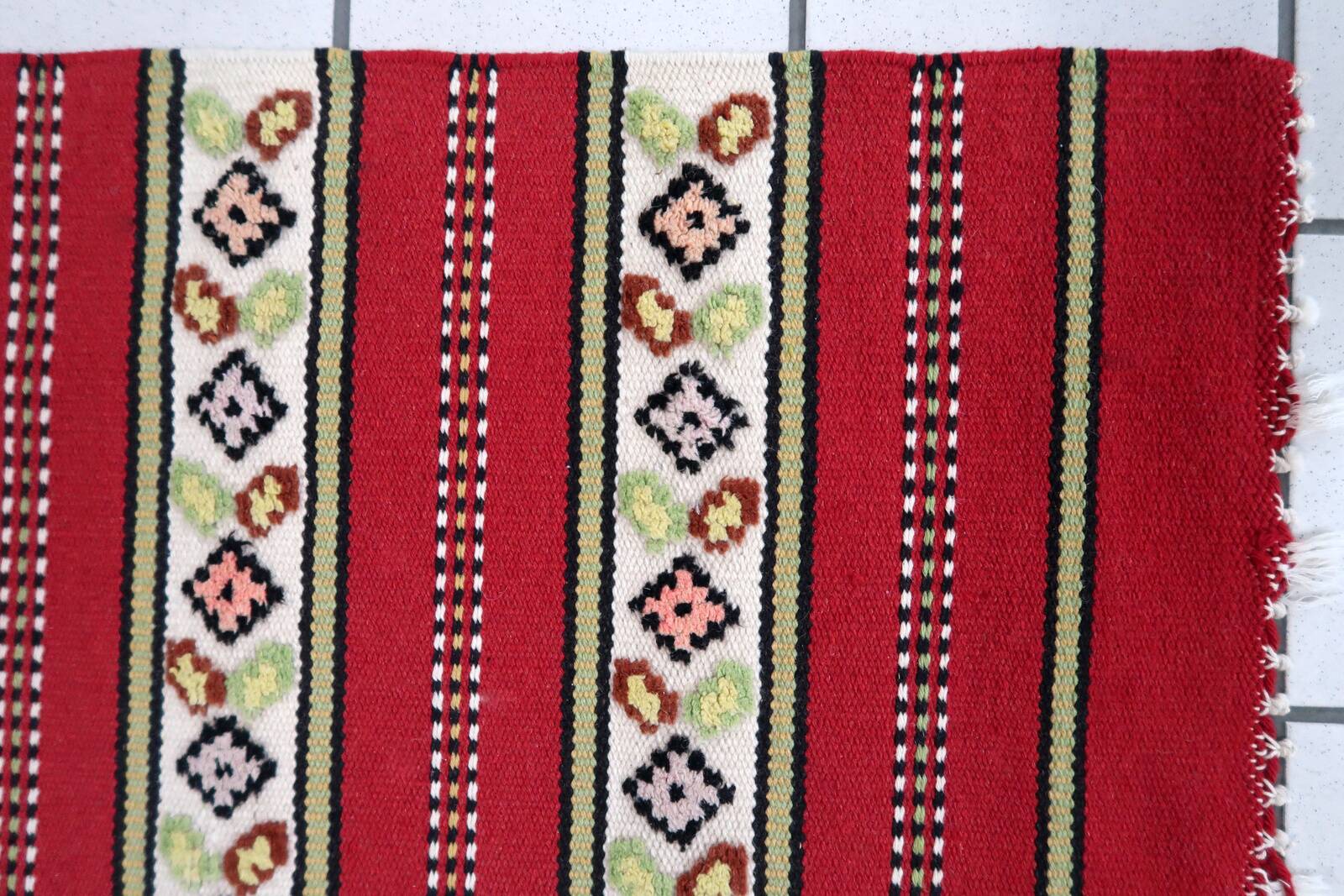 Tapis Vintage Tekke Turkmène Fait Main en Laine – Années 1960 – 126 x 188