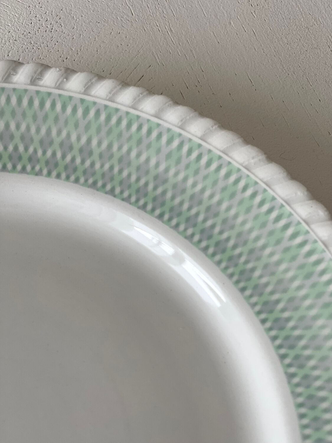 4 vintage flat plates