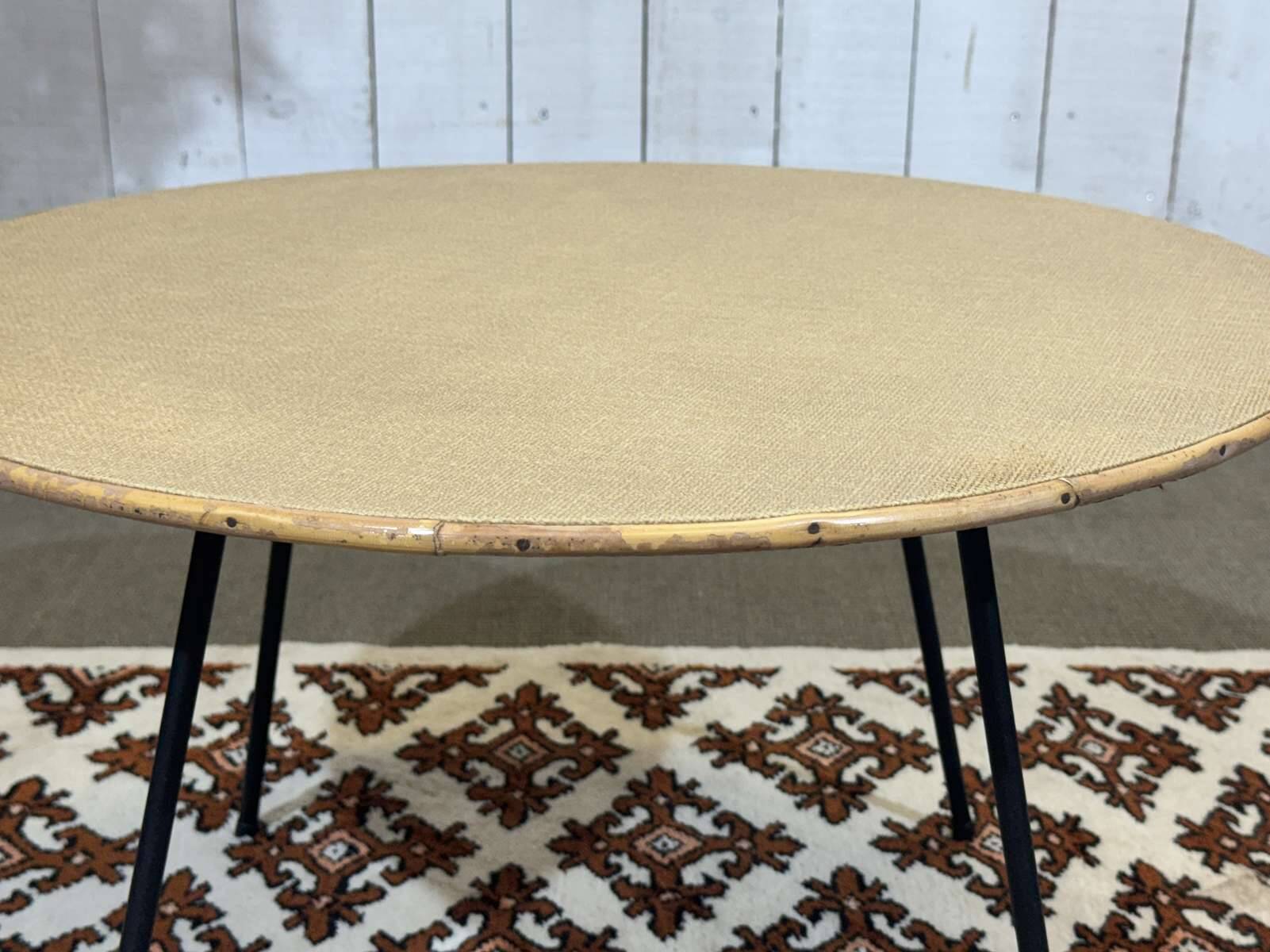 1970s guéridon in rattan with a metal base.