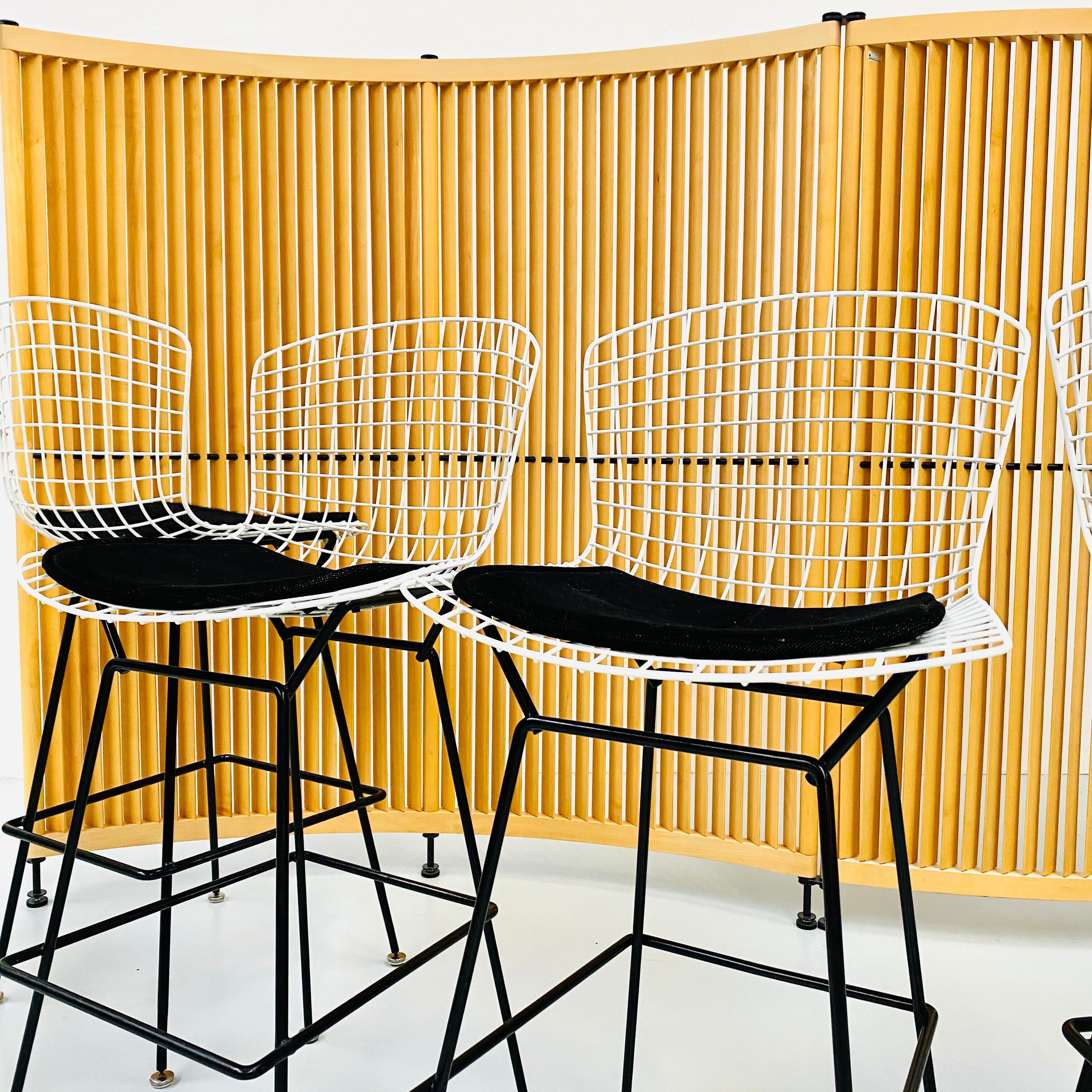 Wire barstools by Harry Bertoia for Knoll, 1960
