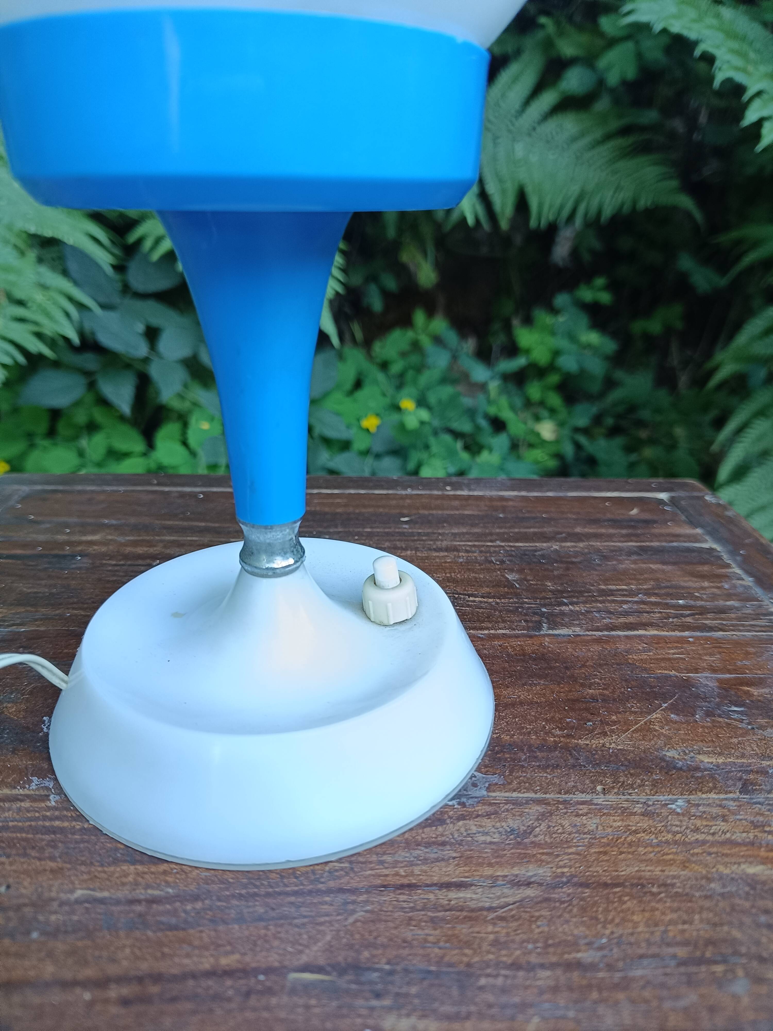 Space Age ball lamp in white opaline and blue plastic, 1970s