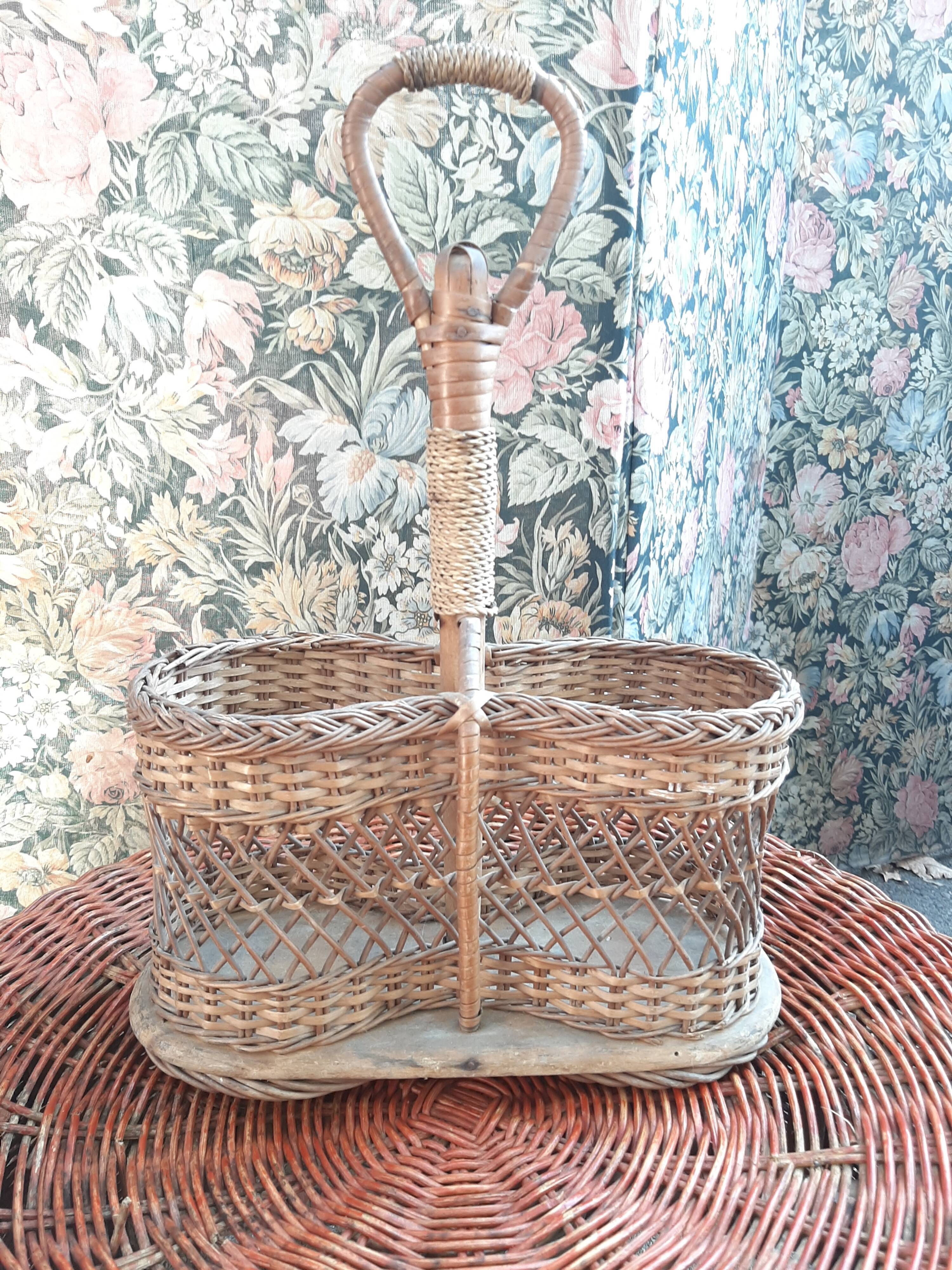 Rattan bottle holder