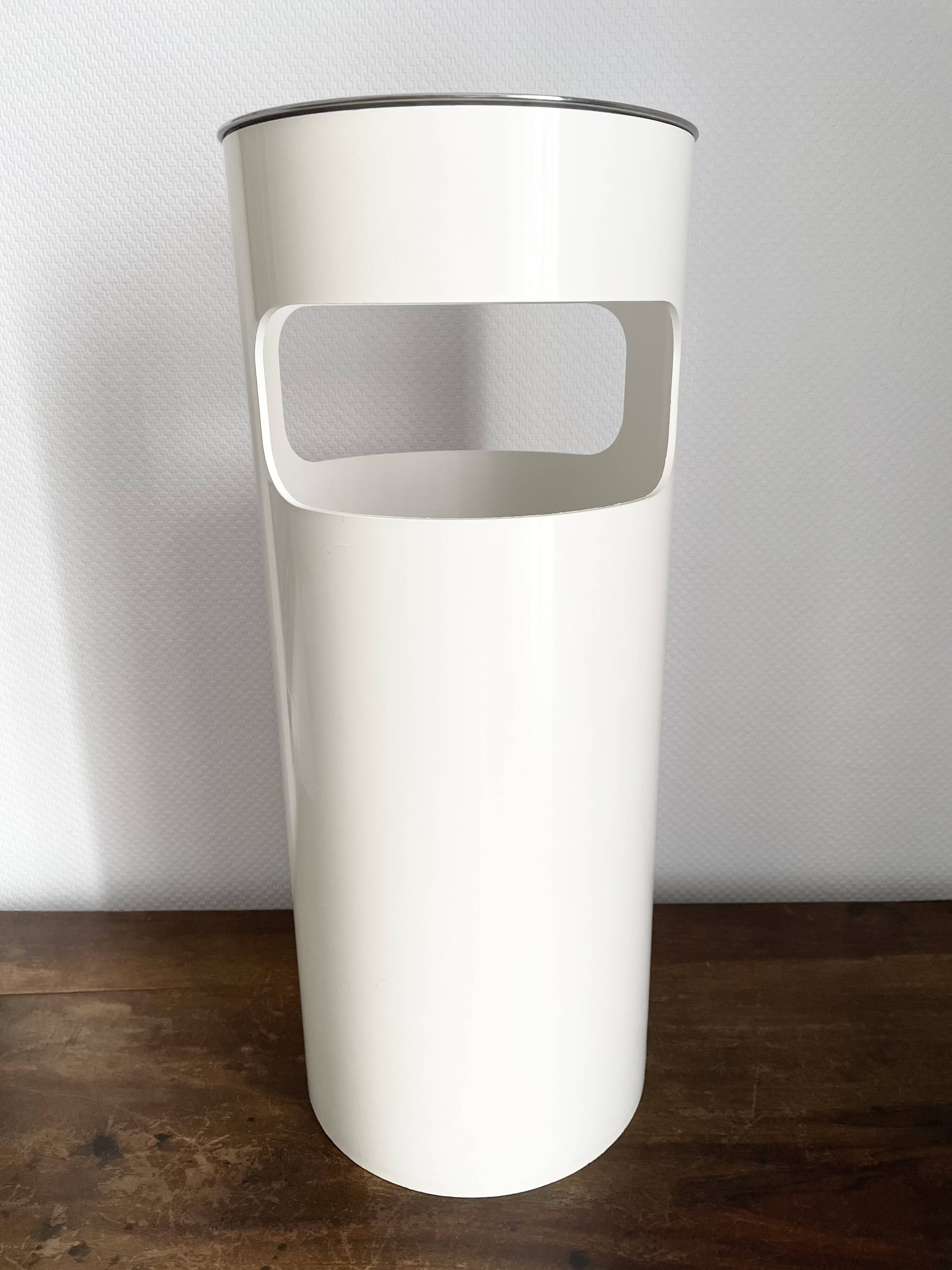 Kartell Gino Colombini white plastic umbrella stand from the 70s