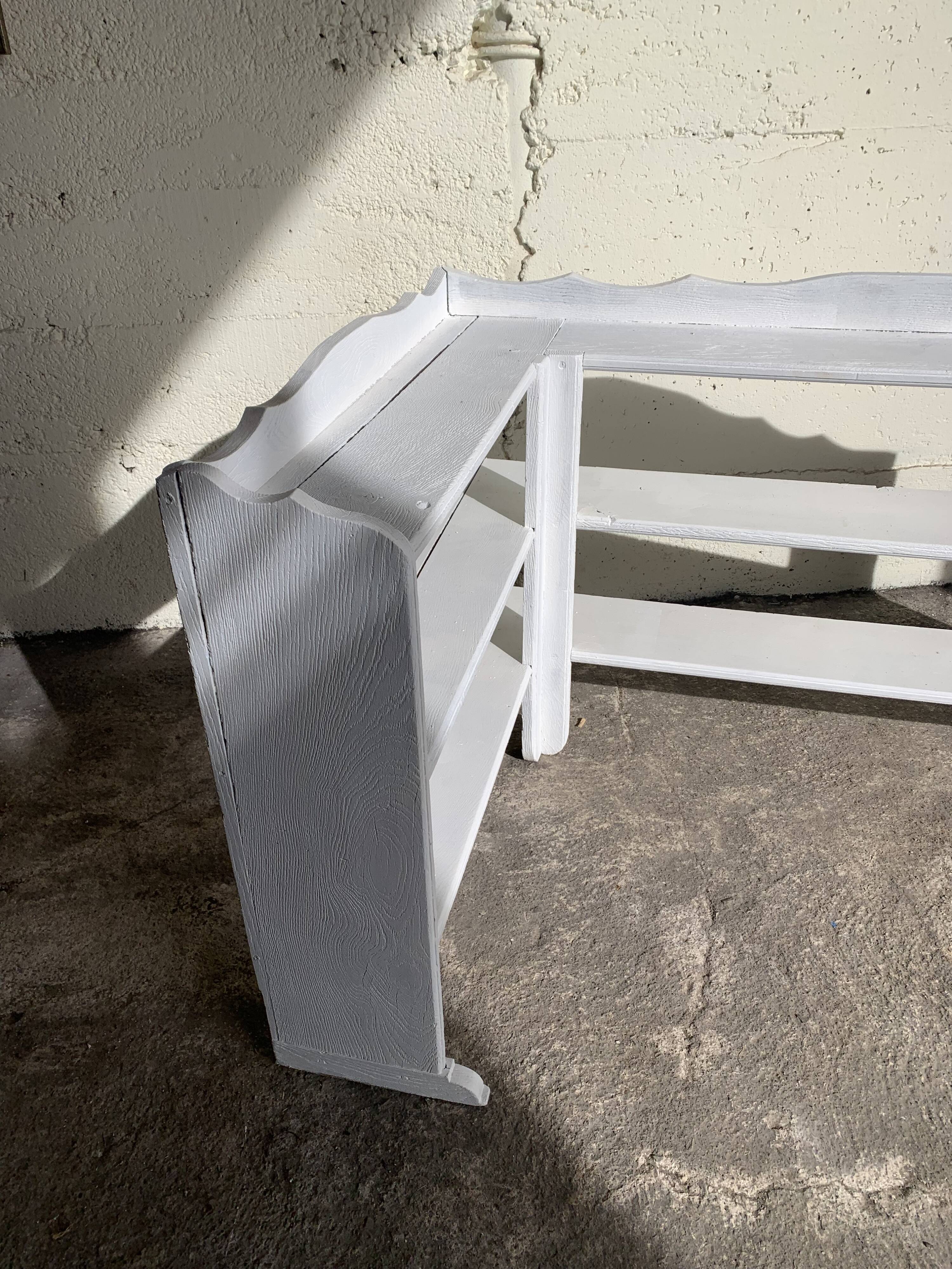 Country corner shelf