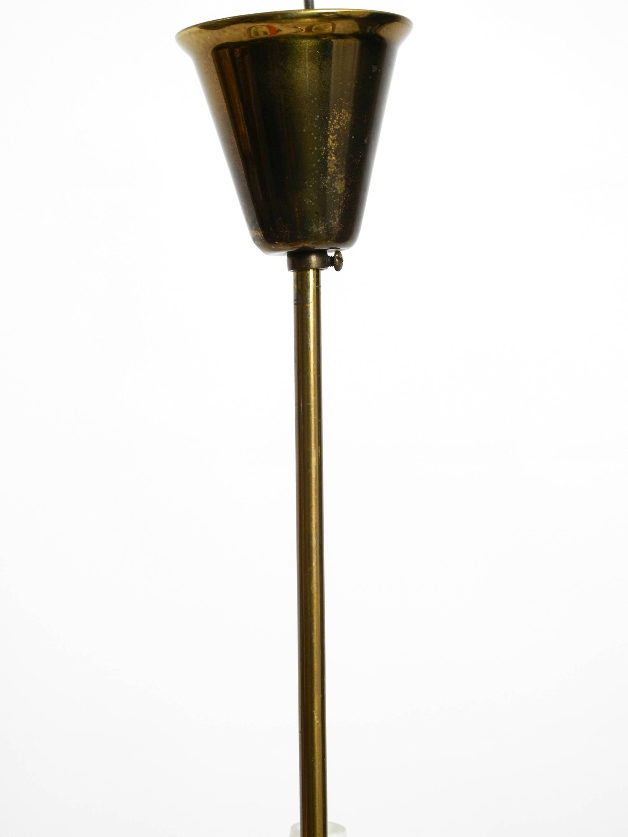 Lampe de plafond en laiton du milieu du siècle avec des abat-jours en verre et en tissu par JT Kalmar