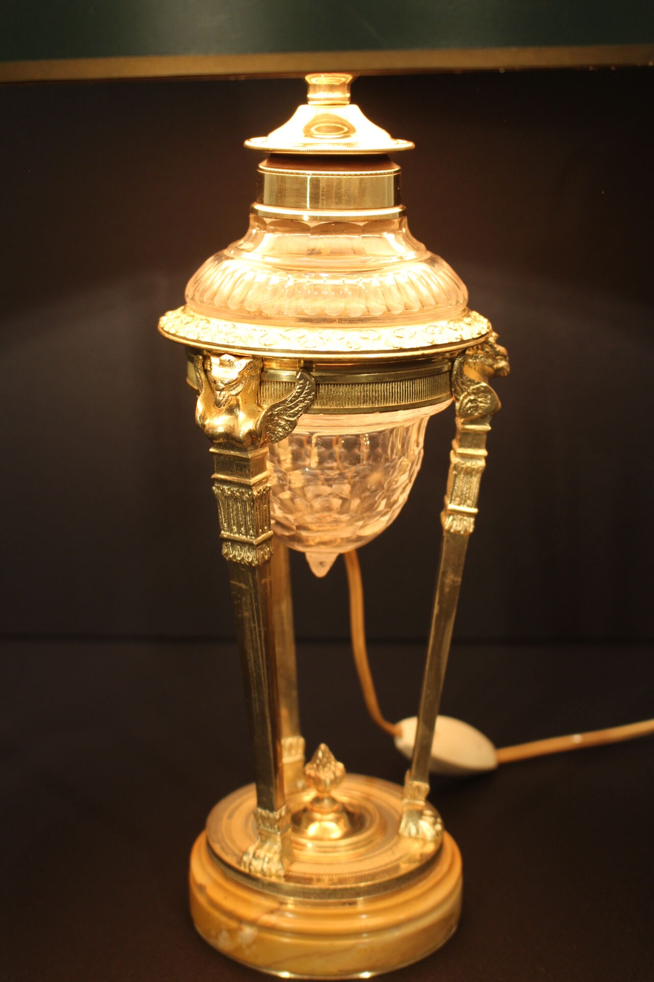 Empire lamp