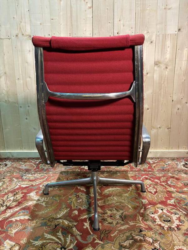 Charles Eames Bauhaus Aluminum Armchair and Ottoman