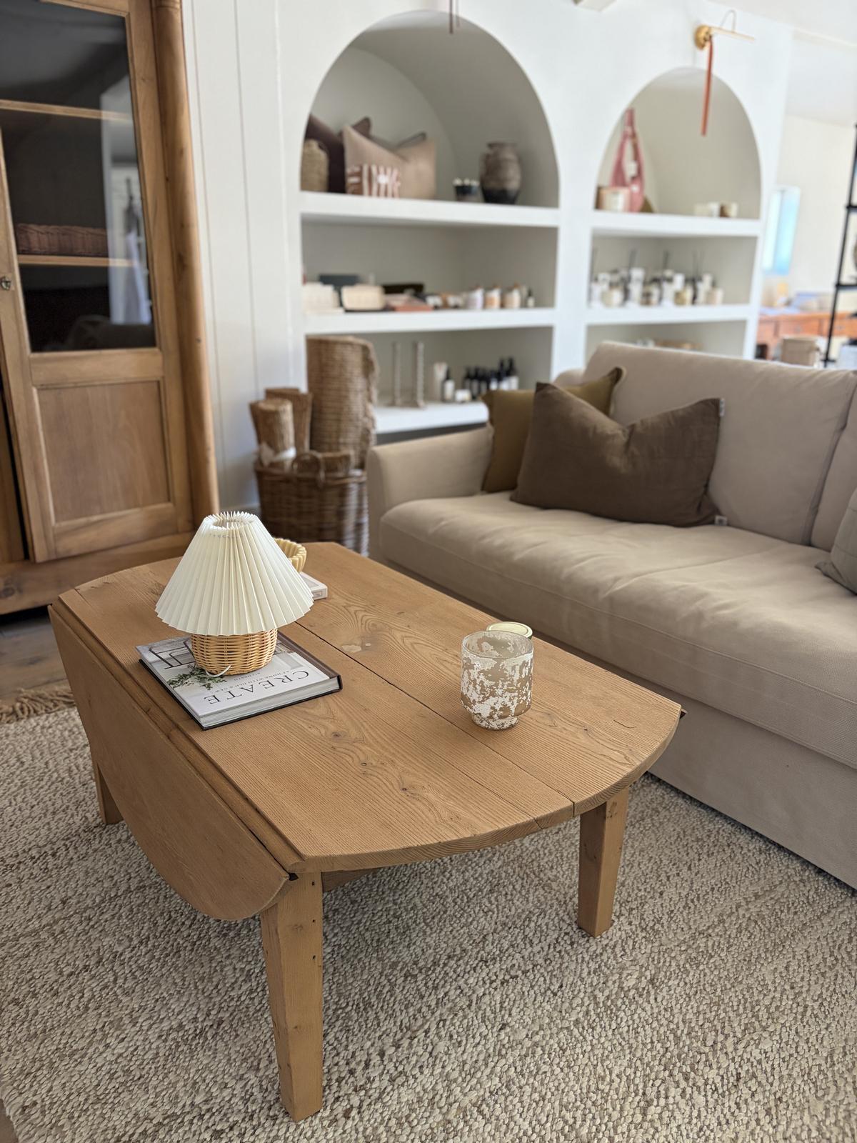 Round folding coffee table in solid wood