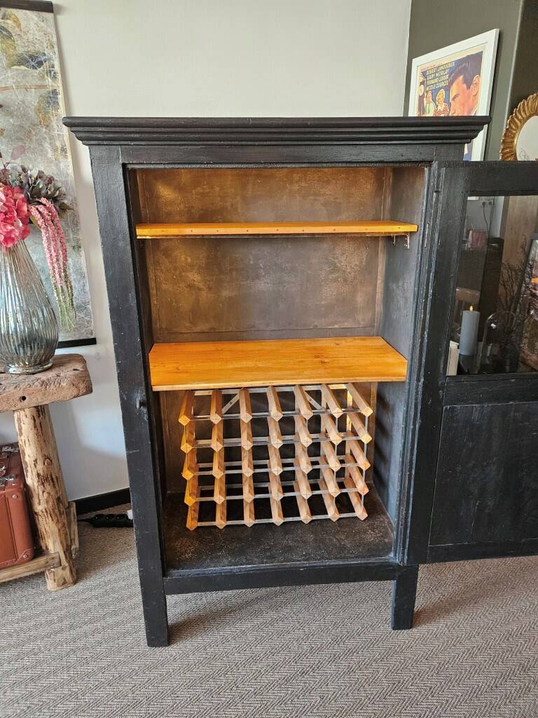 Wine cabinet