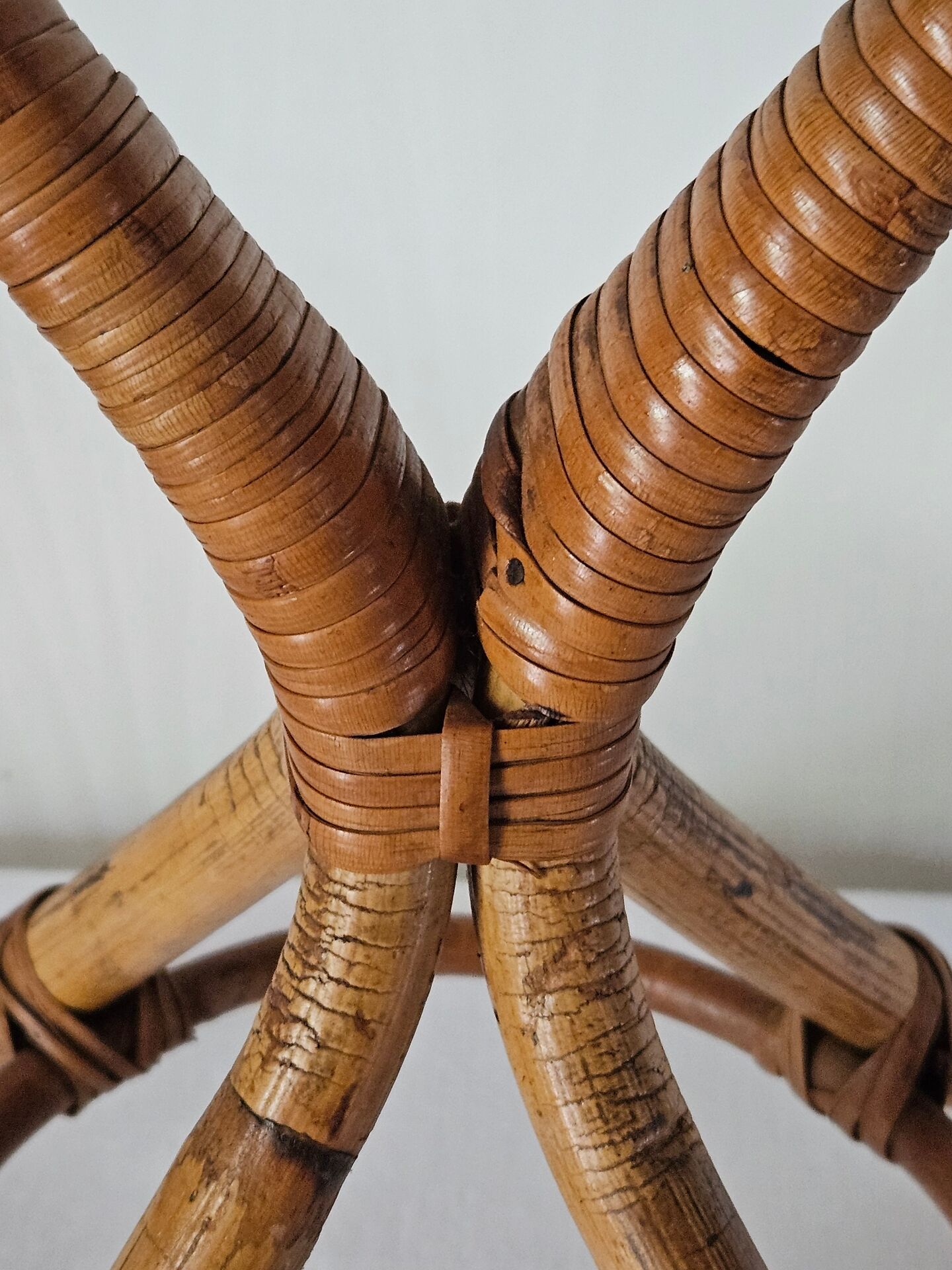 Vintage double-sided round mirror on a rattan stand.