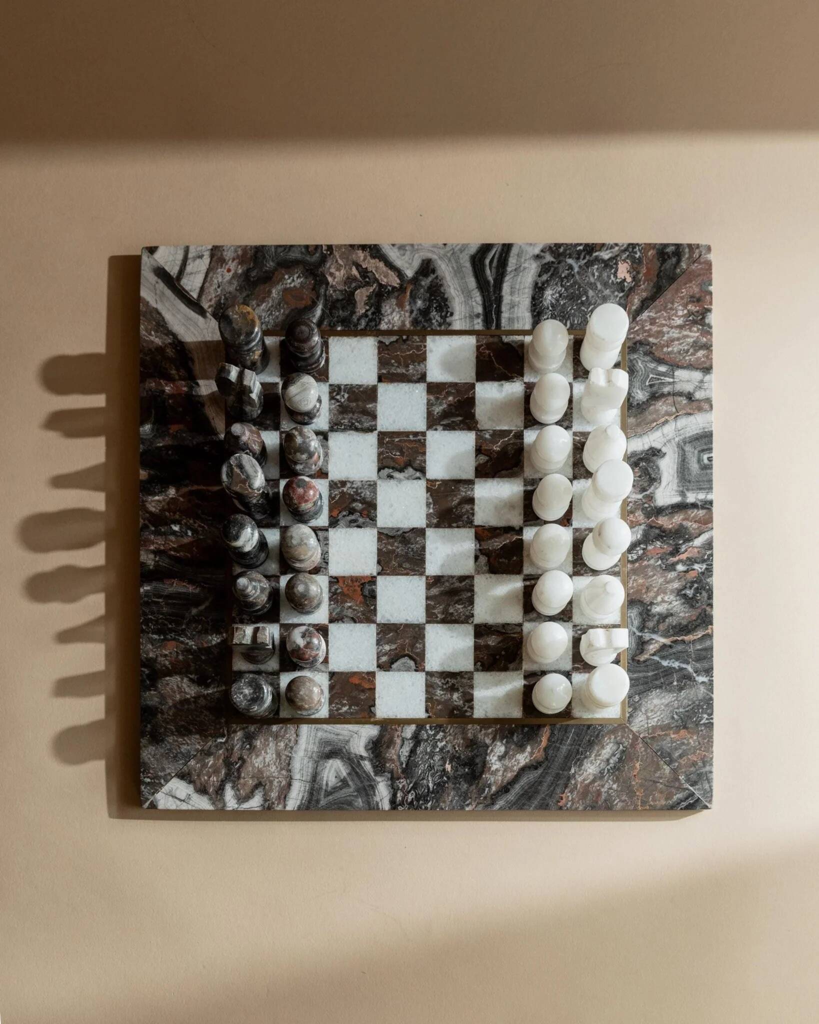 Vintage Marble Chess Set in Grey and Pink Stone – Hand-Carved Pieces, 31x31 cm Board, 1960s Italian Design