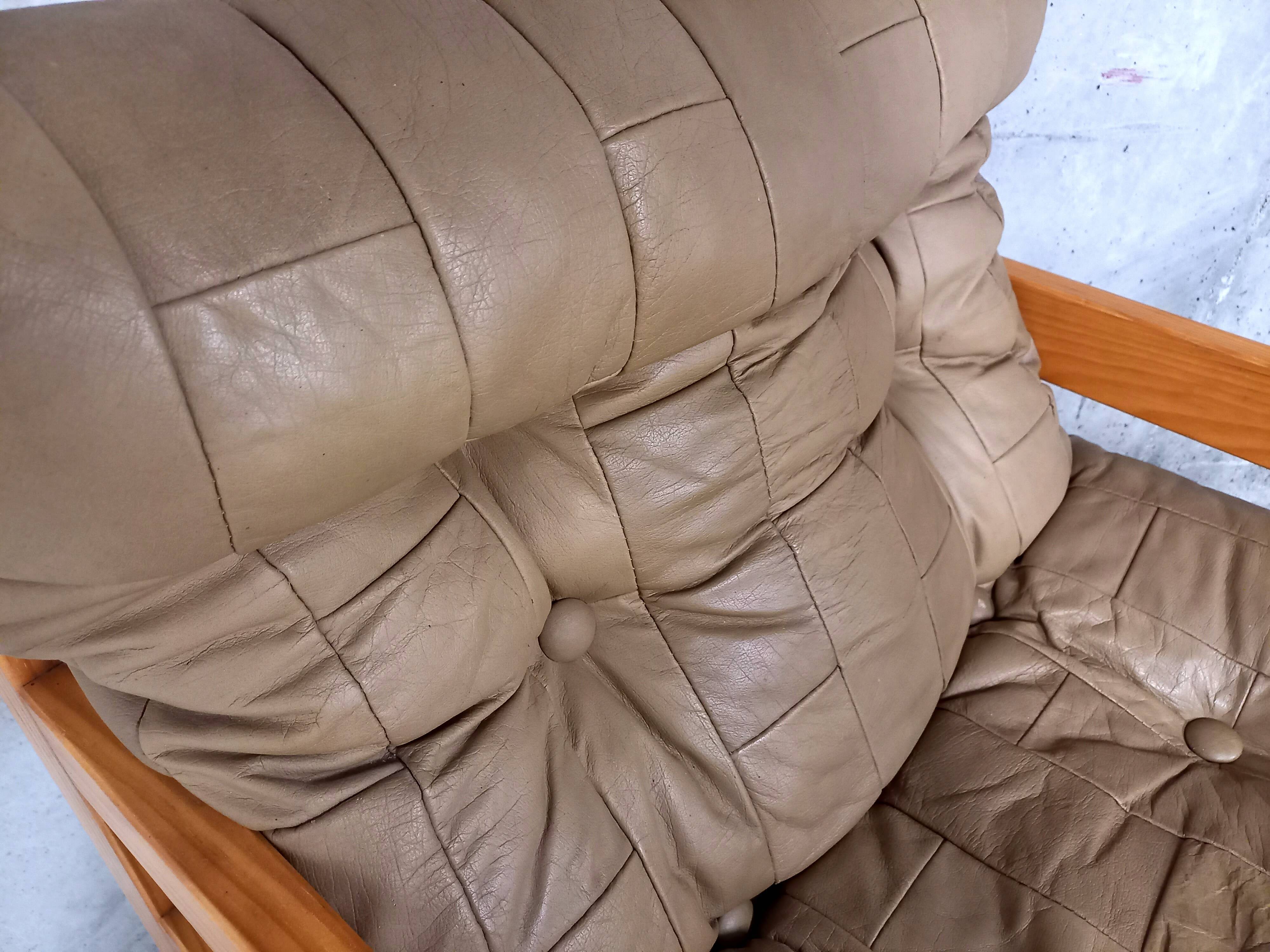 Vintage heater armchair in pine and leather 70s