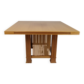 Table à manger Husser 615 de Frank Lloyd Wright produite par Cassina