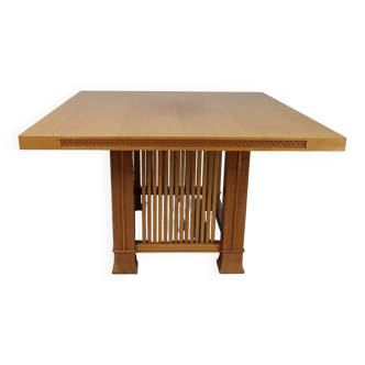 Table à manger Husser 615 de Frank Lloyd Wright produite par Cassina
