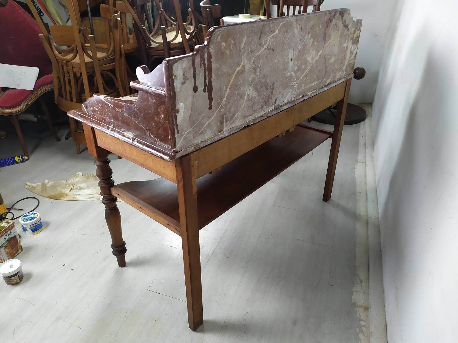 Burgundy marble dressing table