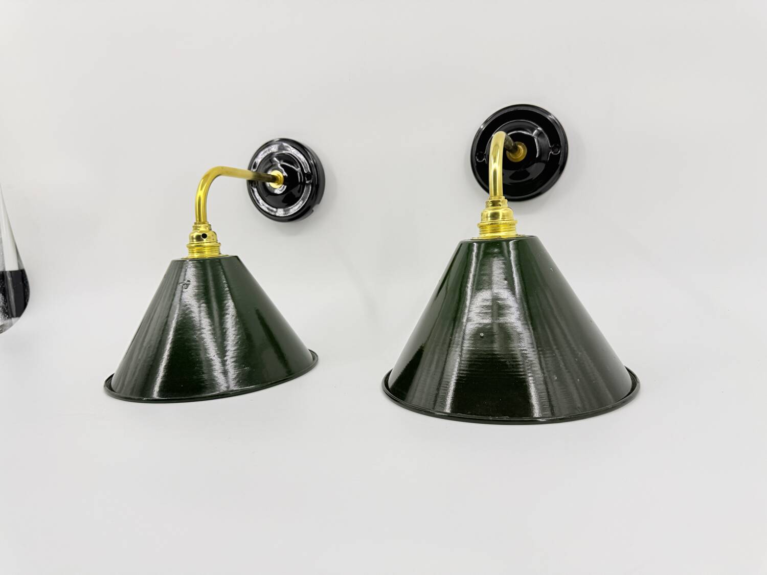 Enamelled sheet metal wall lights