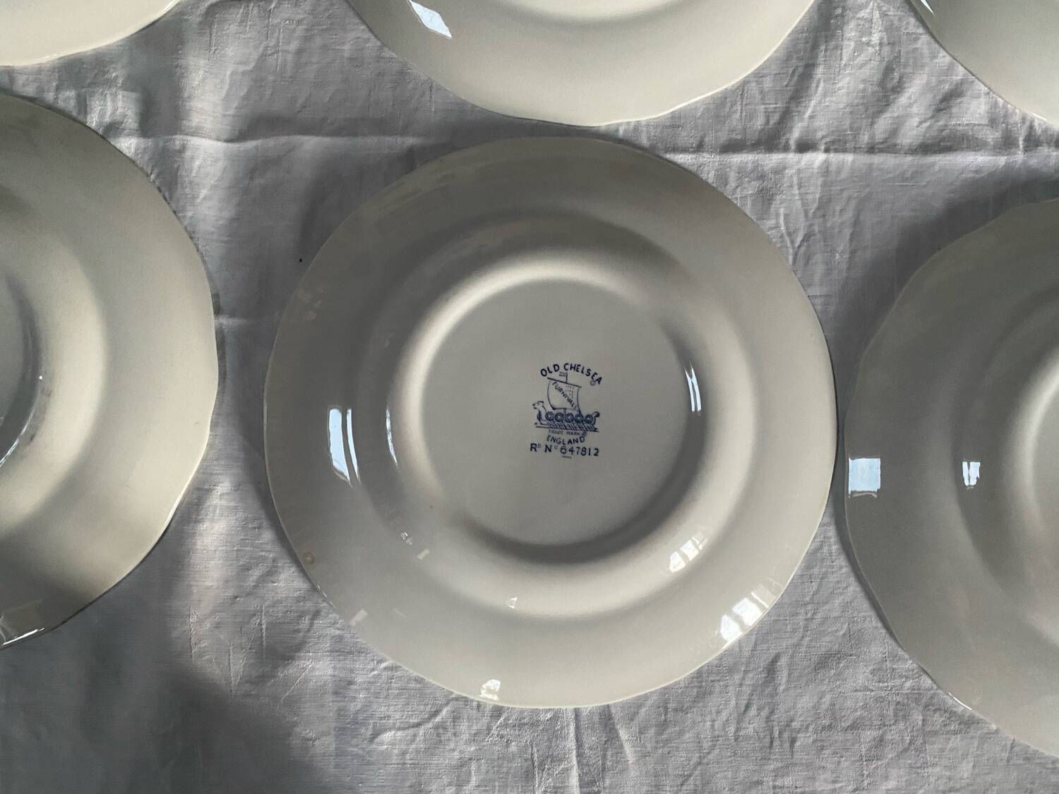 6 large Old Chelsea Furnivals dinner plates