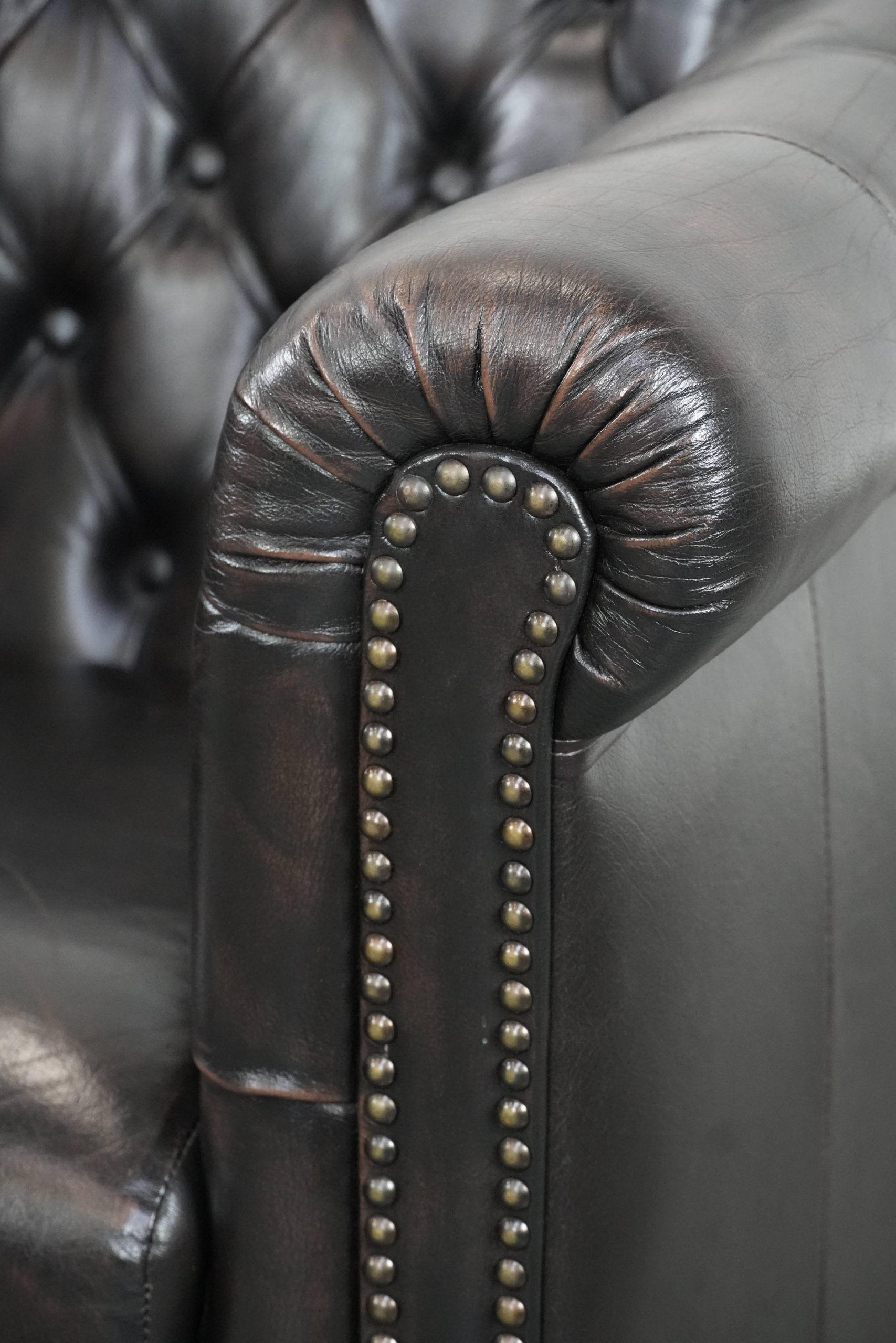Dark luxury cowhide Chesterfield club armchair in English style
