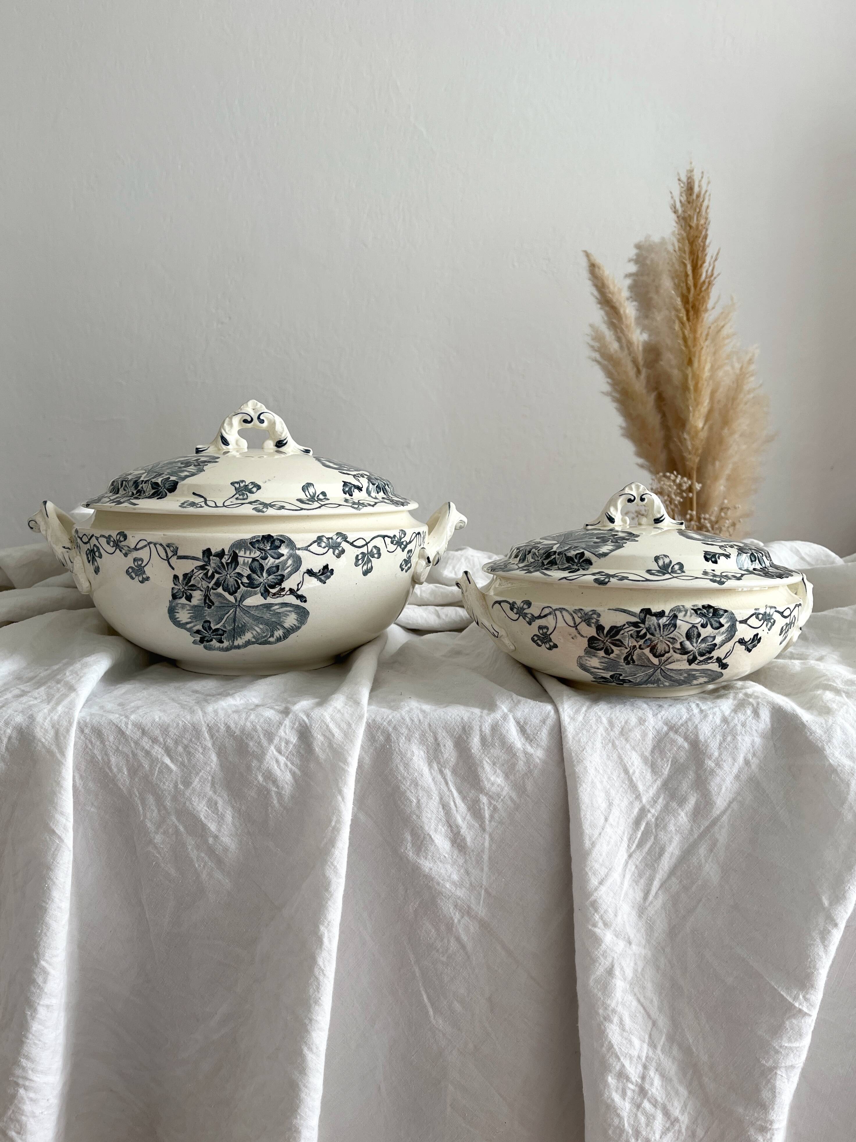 Small old vegetable soup tureen in iron earth "Les Violettes" Salins