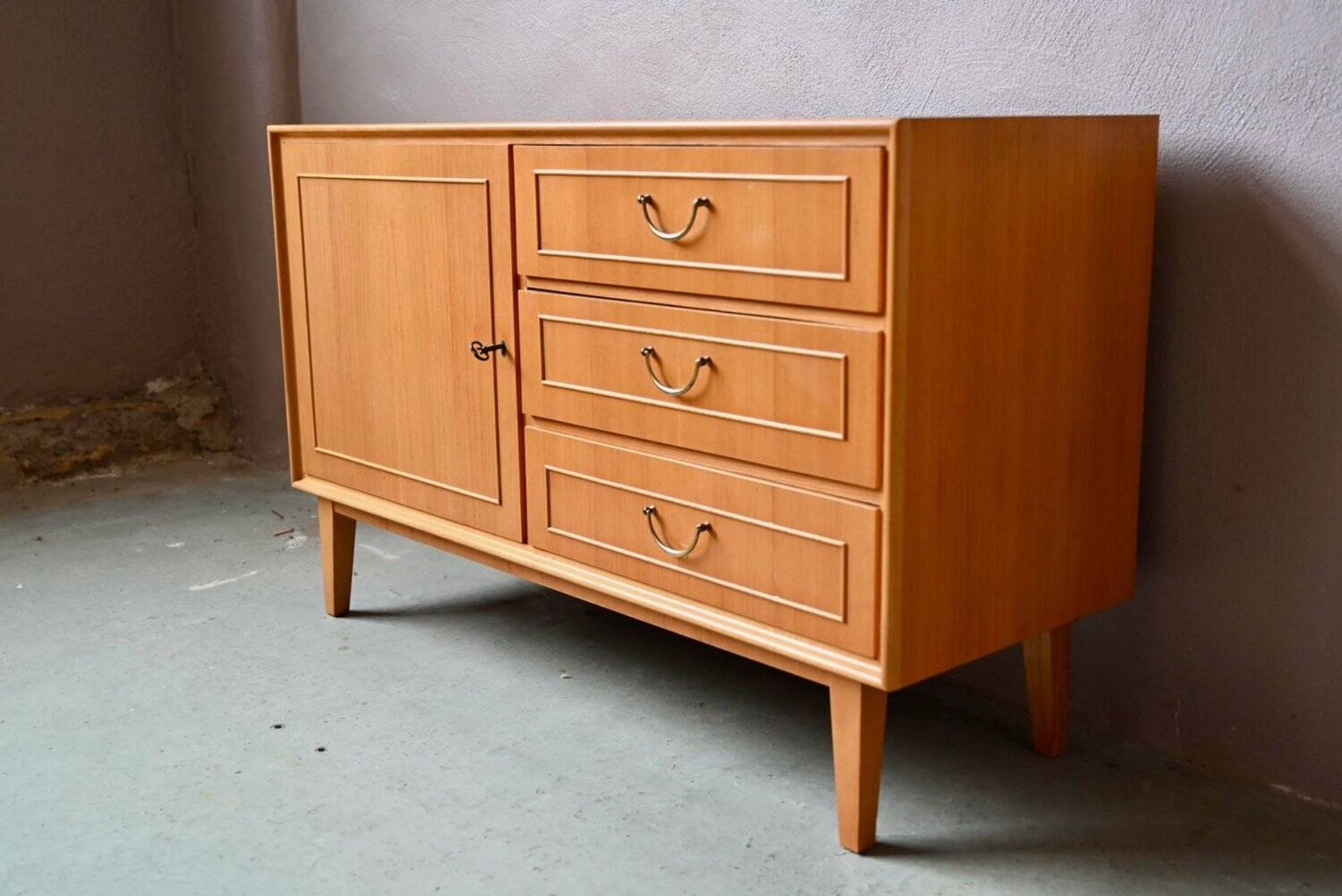 Petit buffet bahut scandinave années 50-60 chêne blond