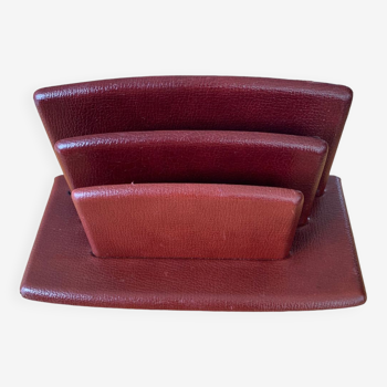 Le Tanneur mail rack in burgundy leather