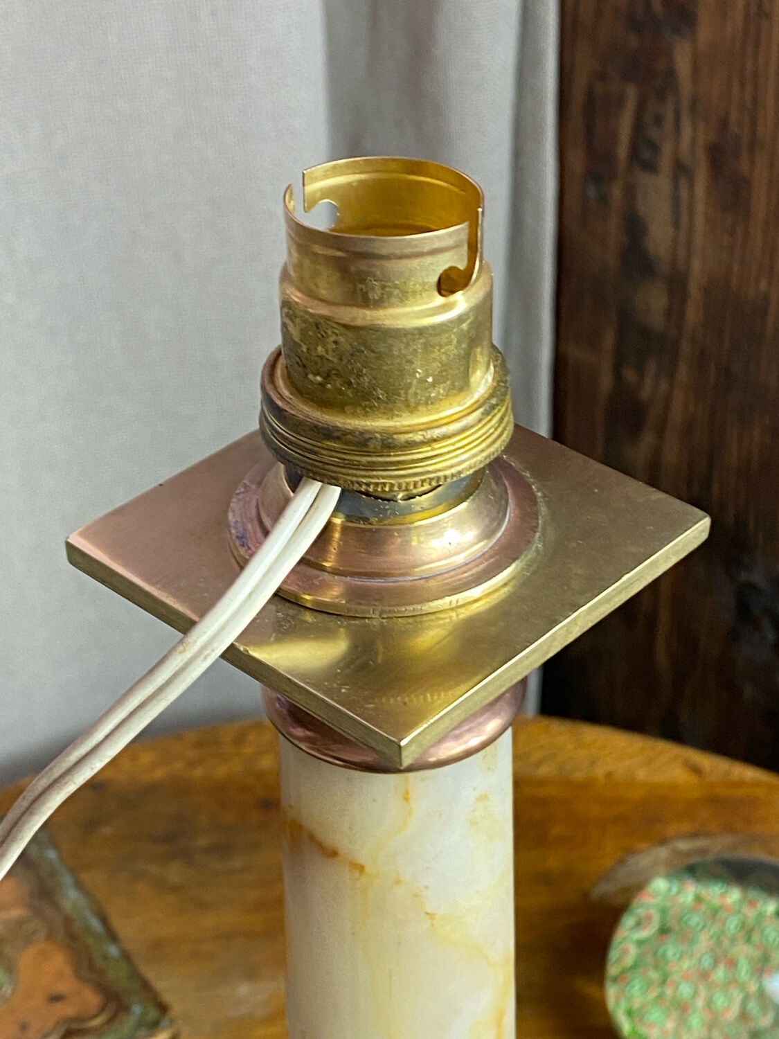 Lamp base in onyx and brass