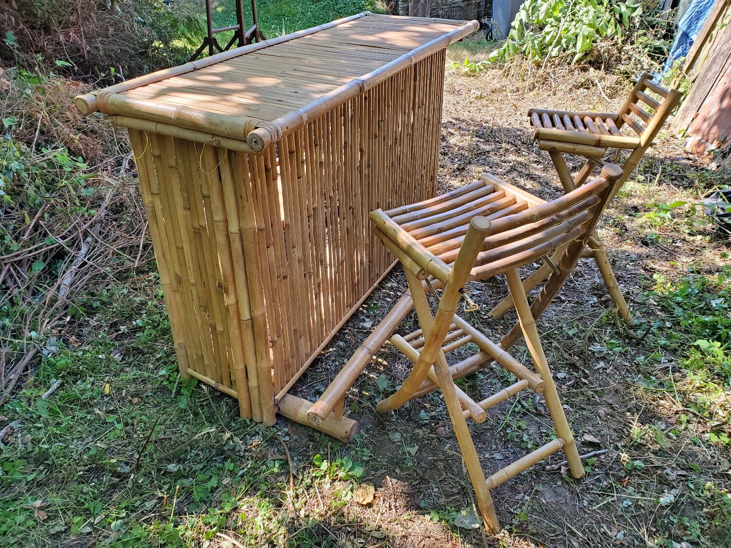Bamboo bar and 2 vintage stools
