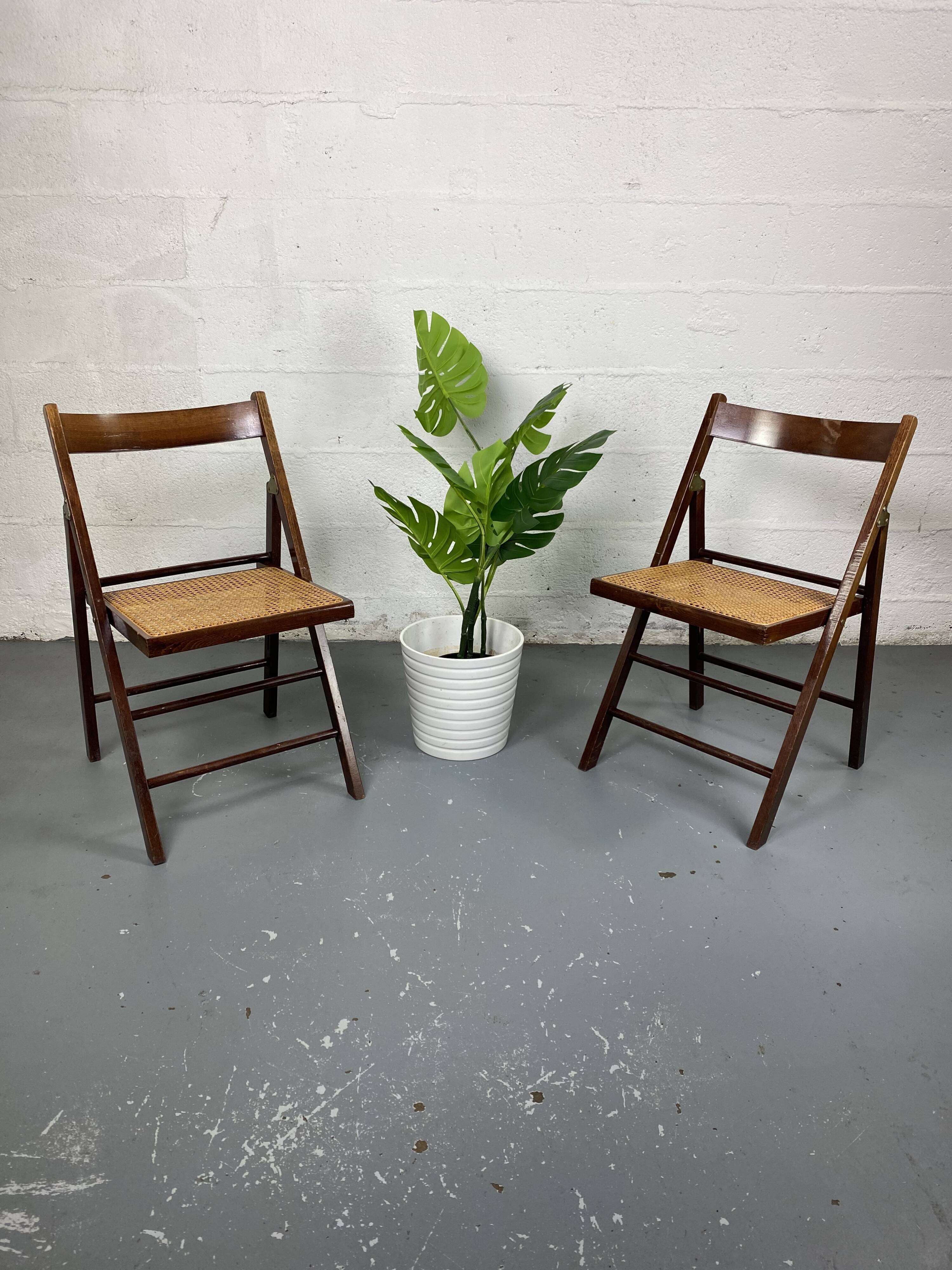 Lot folding chairs in canning