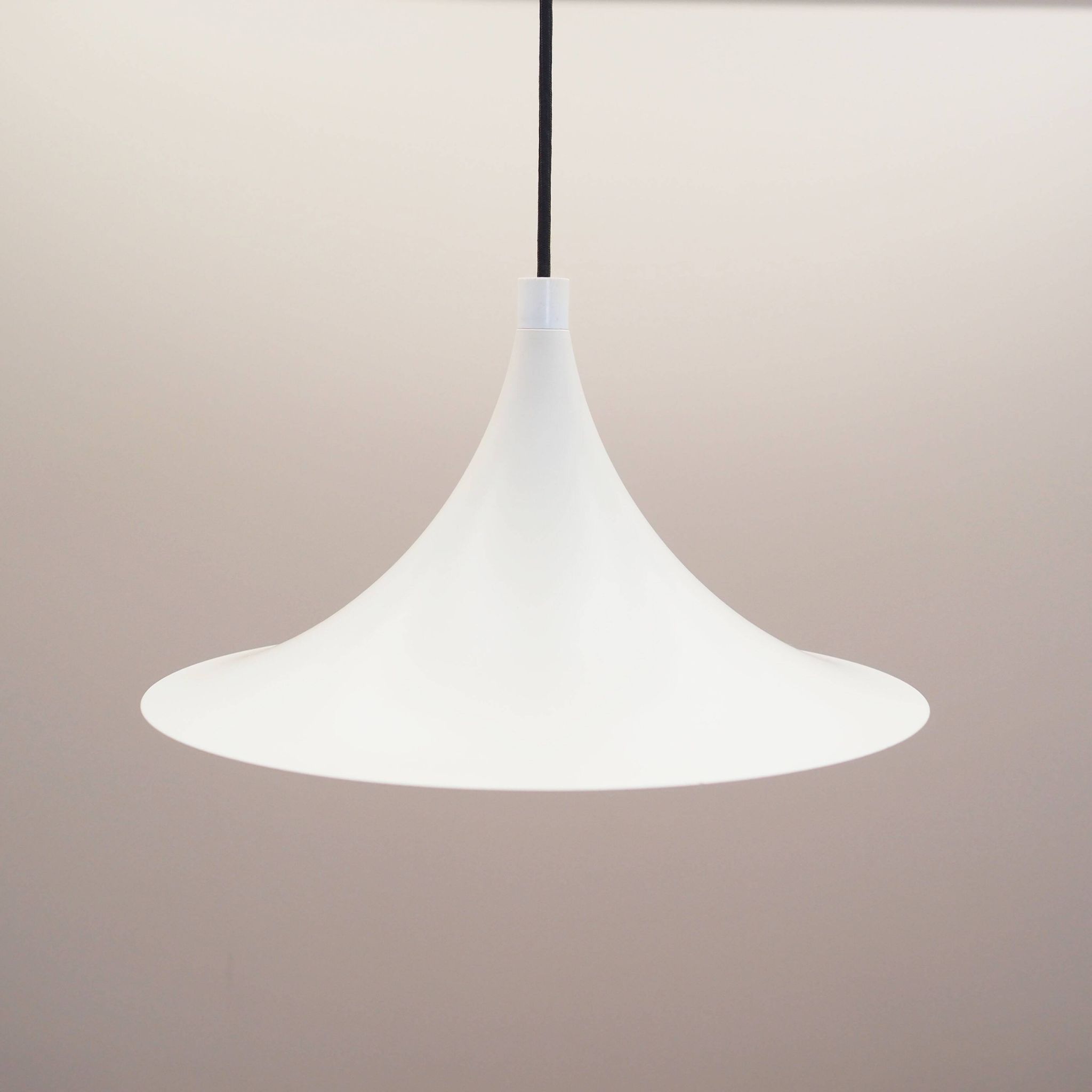 Suspension, design danois, années 1970, production : Danemark